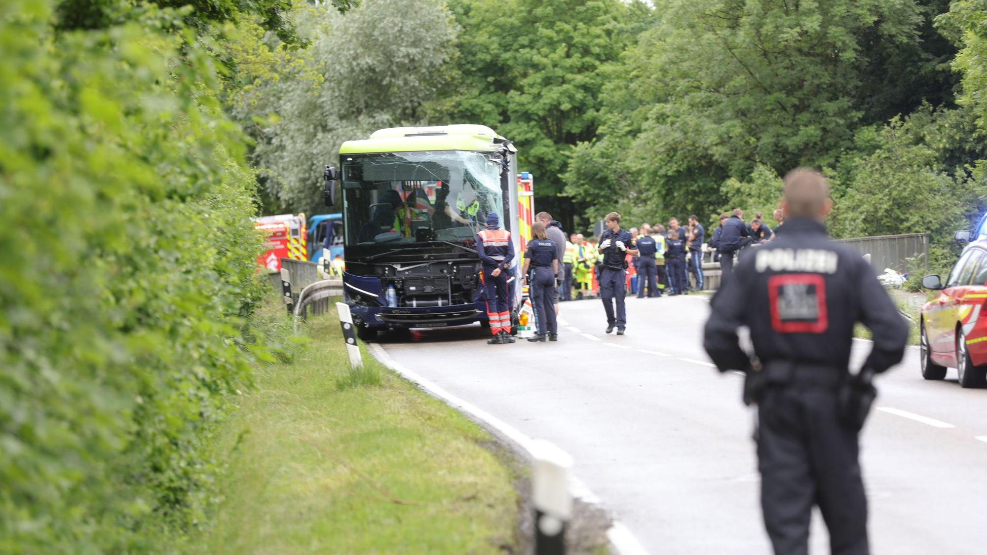 Dutzende Kinder wurden verletzt, ein Zweitklässler überlebt den Unfall nicht.