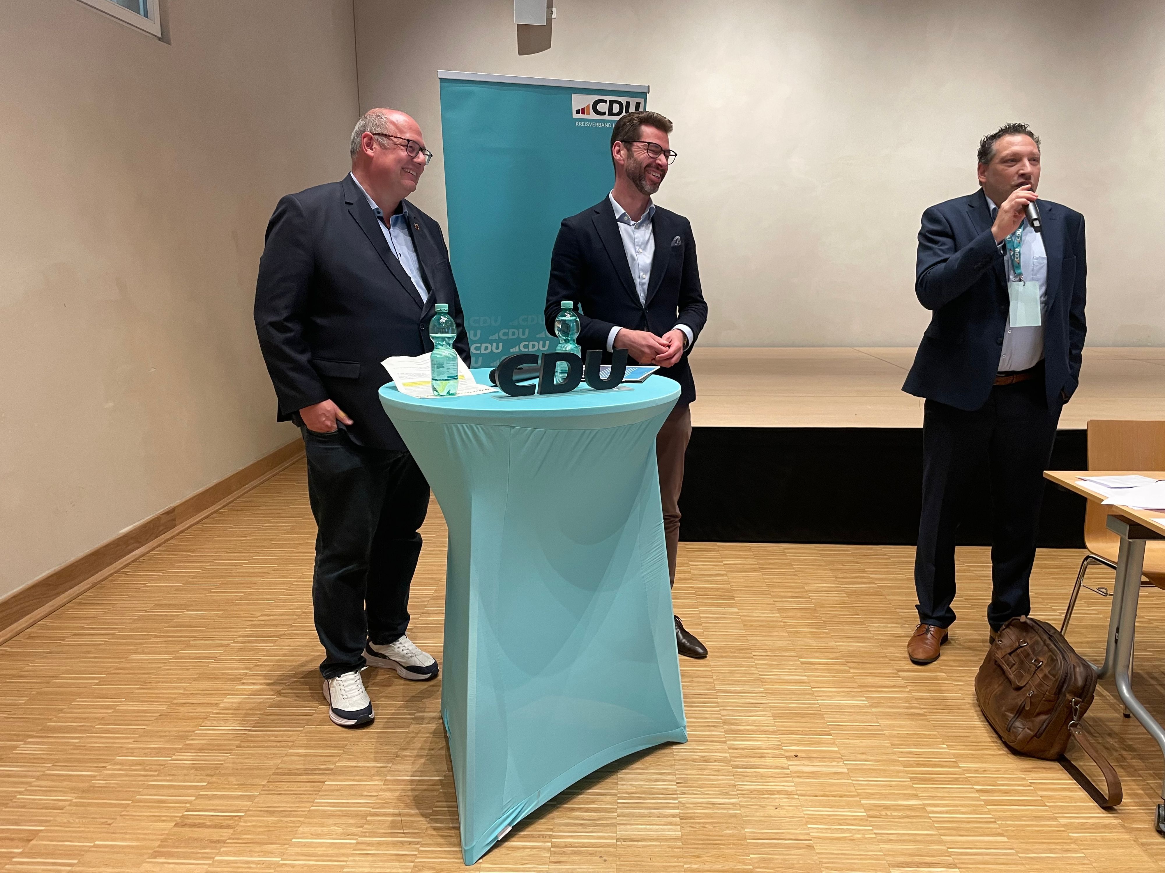 Stefan Hebbel (v. l.), Fabian Schrumpf und Tim Feister diskutierten über das Thema Ehrenamt.