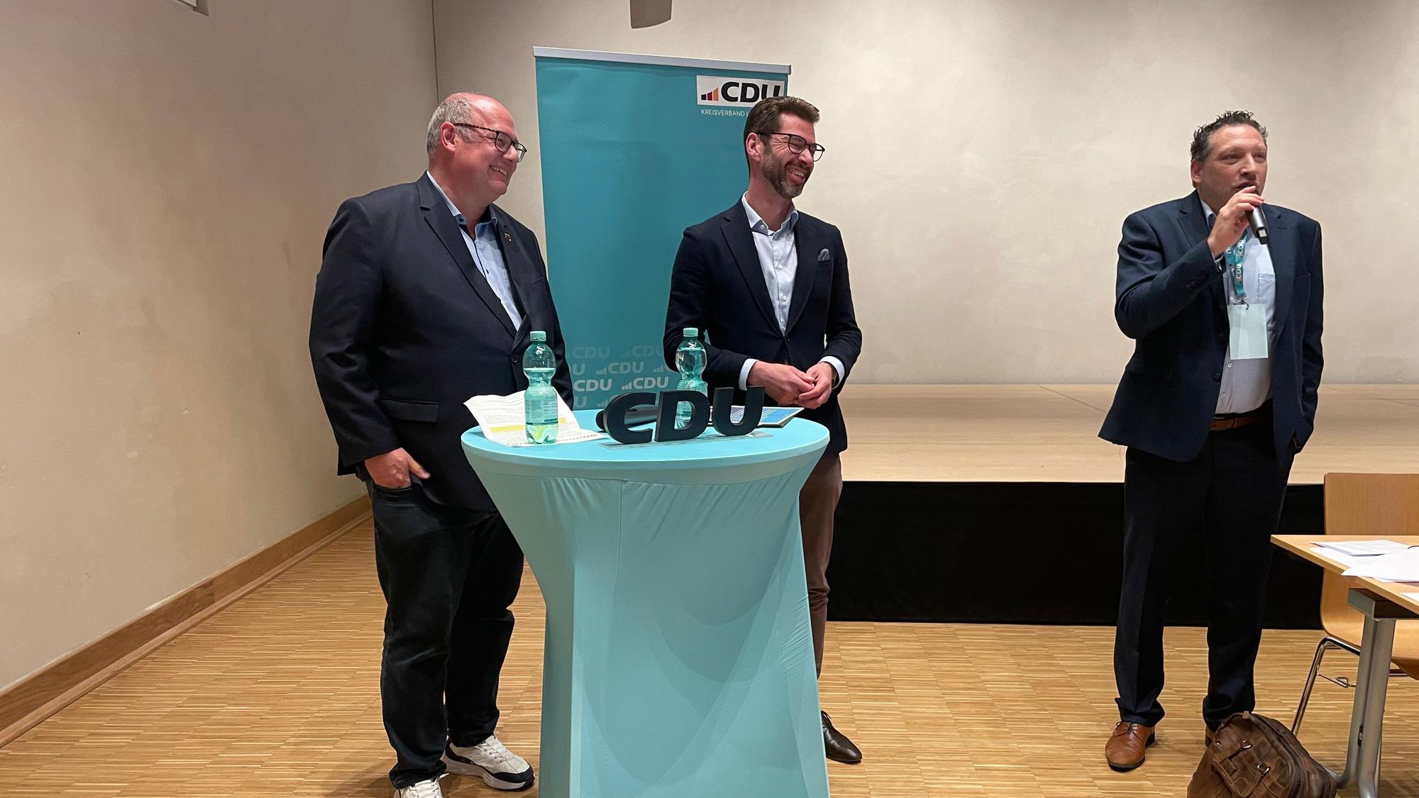 Stefan Hebbel (v. l.), Fabian Schrumpf und Tim Feister diskutierten über das Thema Ehrenamt.