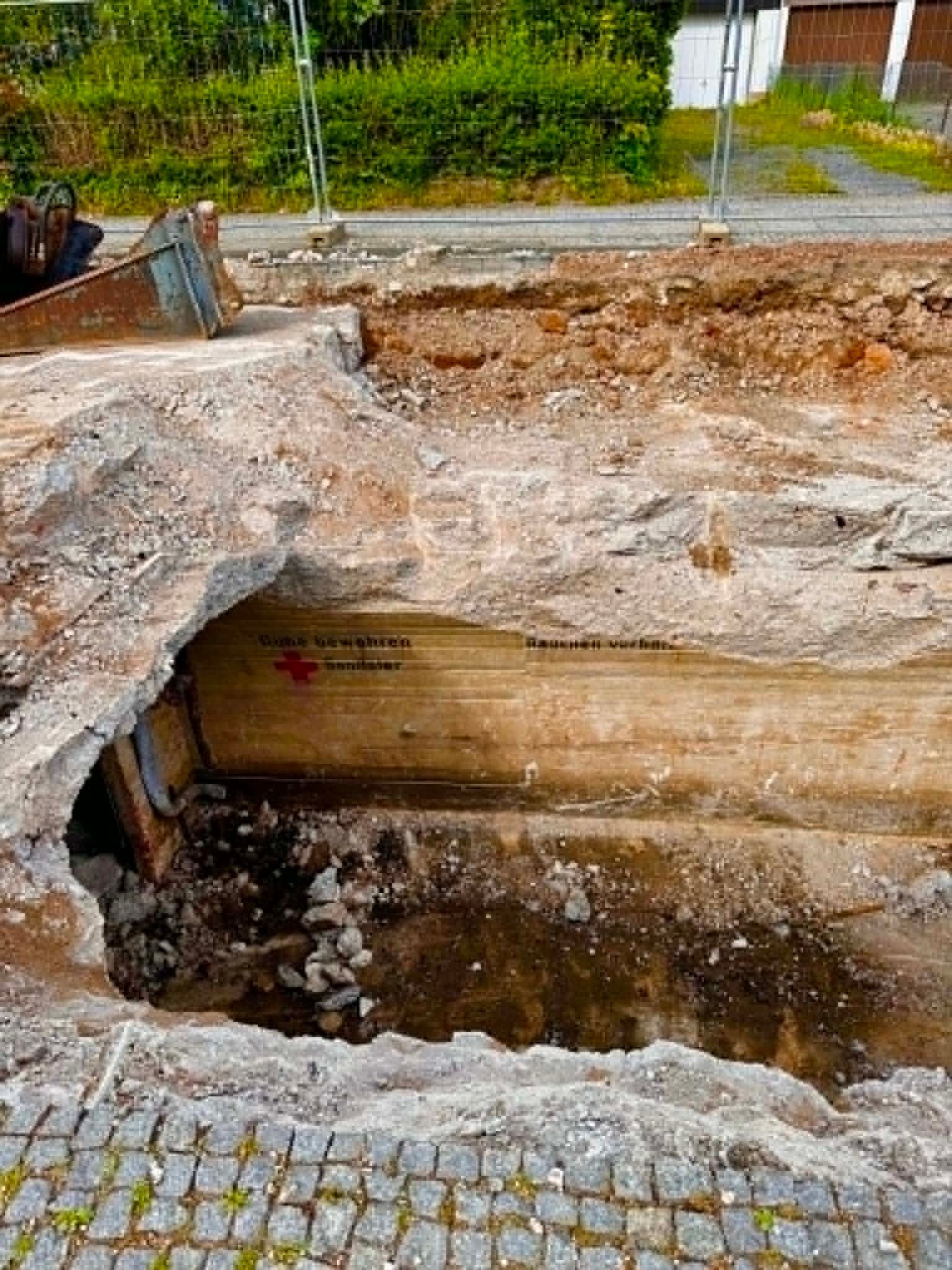 Die Bauarbeiten mussten nach dem Fund der Bunkeranlage auf unbestimmte Zeit gestoppt werden.
