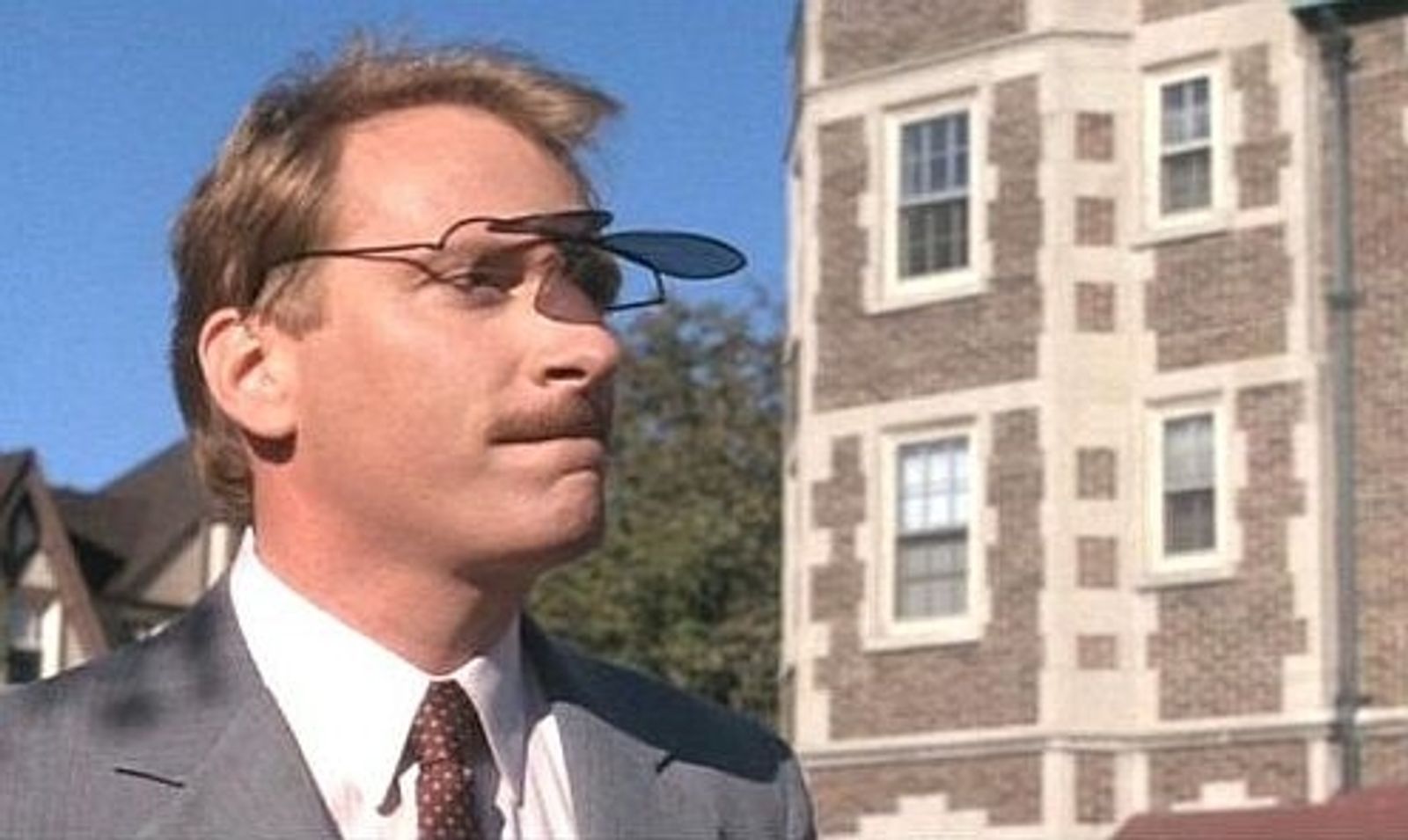 Schuldirektor Edward Rooney (Jeffrey Jones) ist der (heimliche) Star von „Ferris macht blau“. (Bild: Paramount)