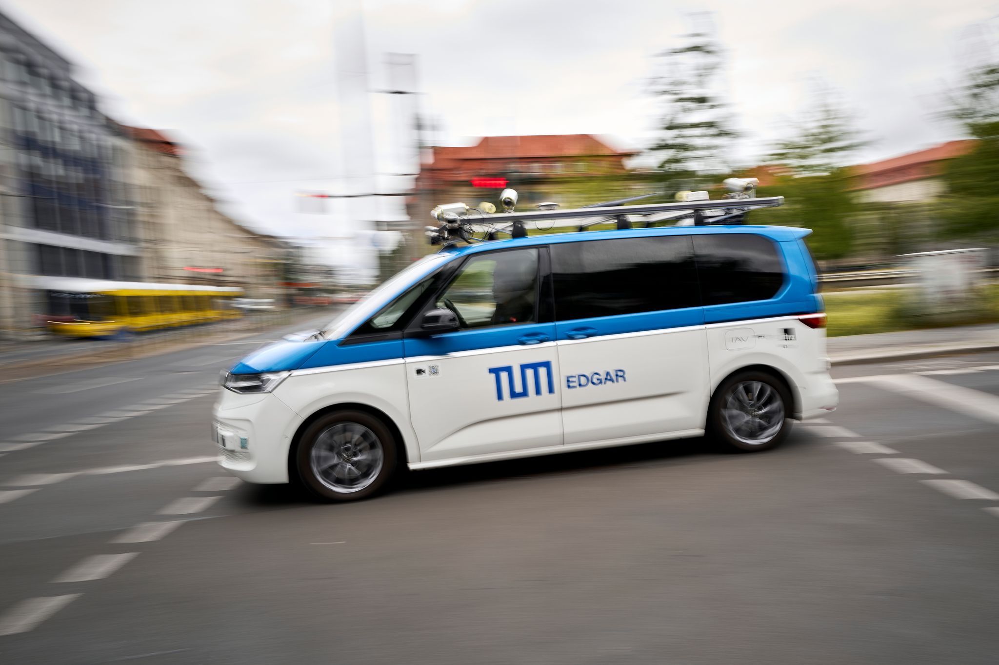 Erste Realfahrt eines autonomen Fahrzeugs unter neuen Bedingungen