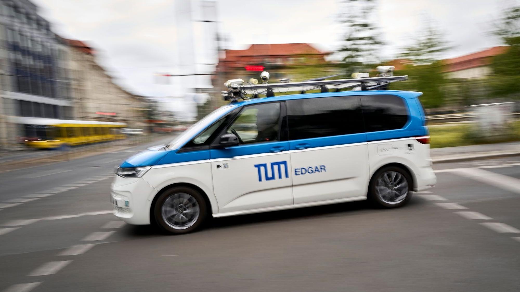 Erste Realfahrt eines autonomen Fahrzeugs unter neuen Bedingungen