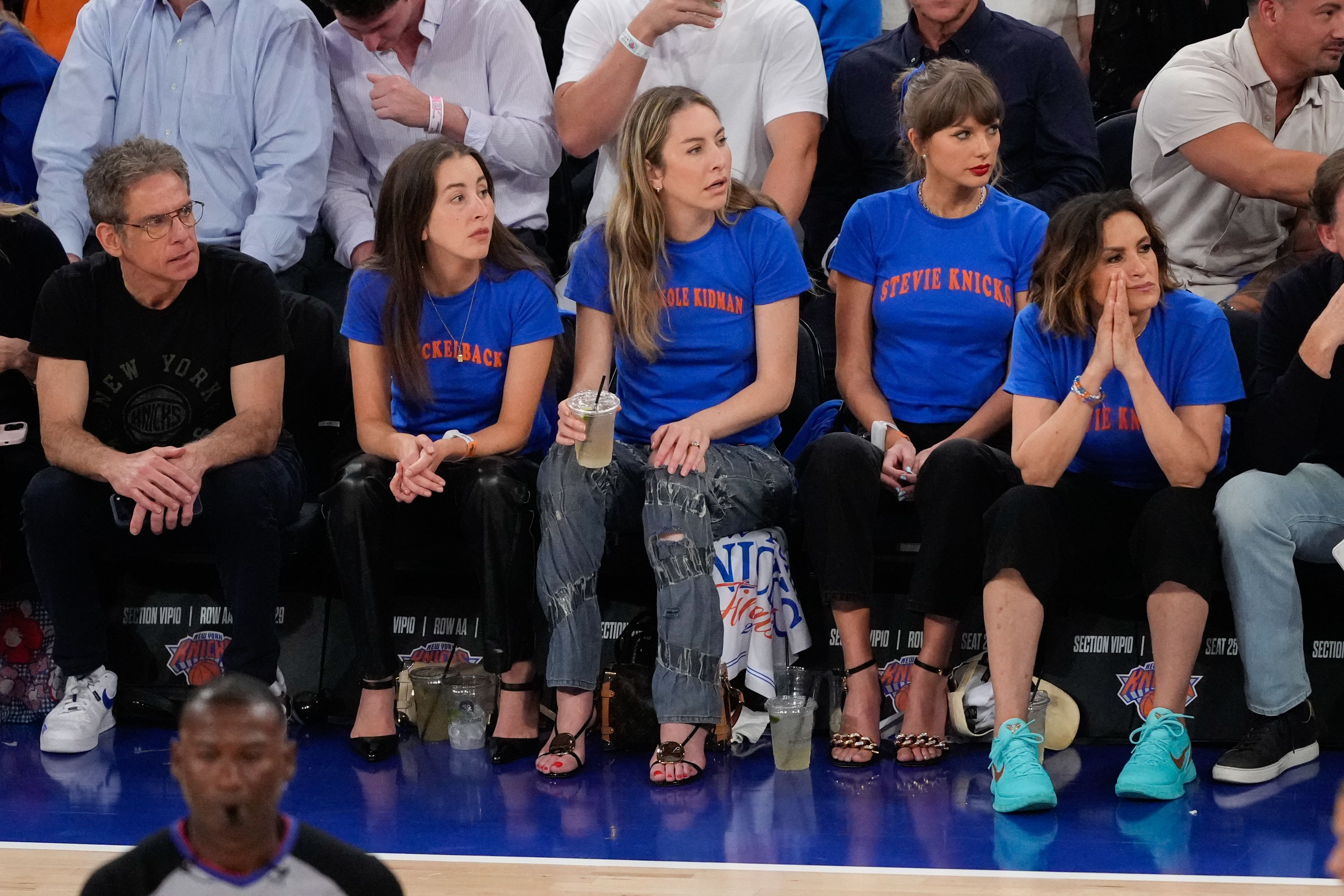 Ben Stiller (v.l.n.r.), Alana Haim, Este Haim und Taylor Swift.