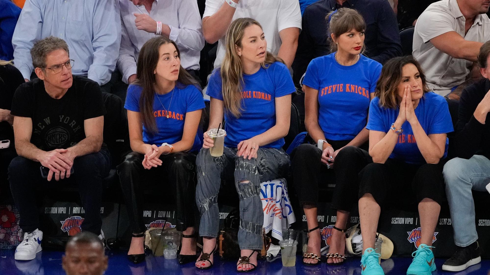 Ben Stiller (v.l.n.r.), Alana Haim, Este Haim und Taylor Swift.