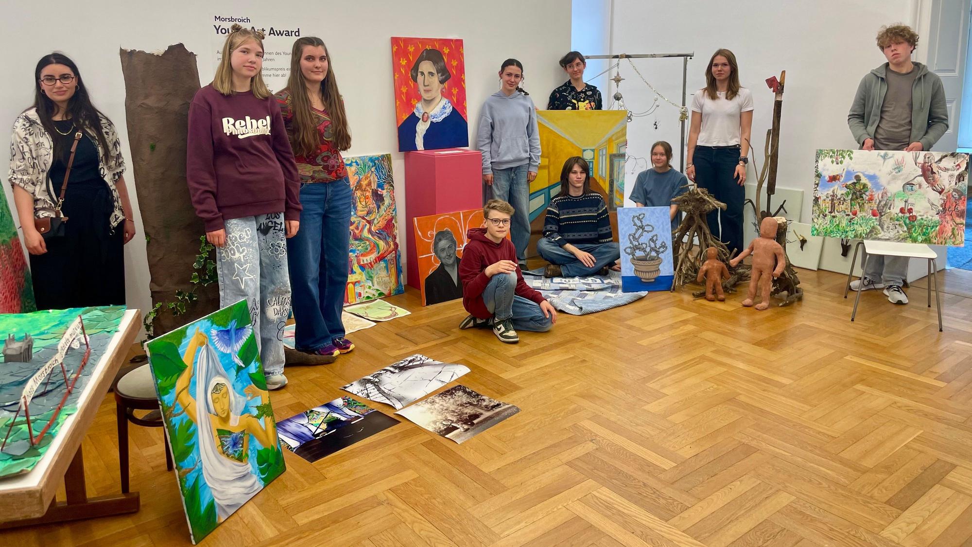 Das sind die von der Jury ausgewählten jungen Künstlerinnen und Künstler, deren Werke eine Woche auf der ersten Etage im Museum Morsbroich gezeigt werden.