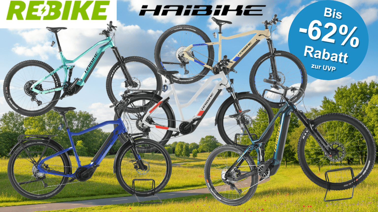 Mehrere refurbished Haibike E-Bikes verschiedener Modelle und Farben vor einer sonnigen Parklandschaft mit Fahrradweg. Im Bild zu sehen sind die Logos von Rebike und Haibike sowie ein blauer Button mit der Aufschrift „Bis -62 % Rabatt zur UVP".