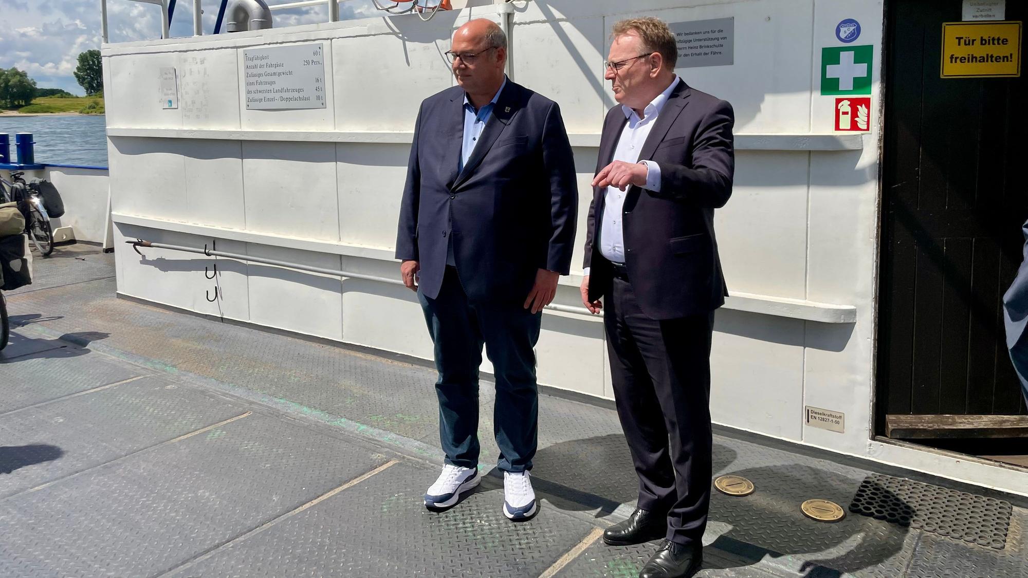 Stefan Hebbel und Torsten Burmeister zeigen in der Fähren-Frage Einigkeit.