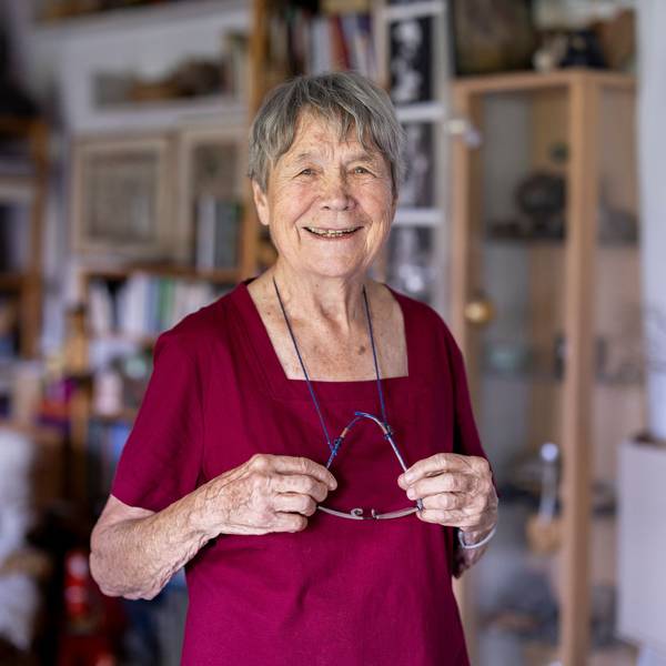 09.06.2026, Troisdorf: Frauke Kunitz ist 90 Jahre alt und ehrenamtlich als Grüne Dame tätig.
Foto: Michael Bause