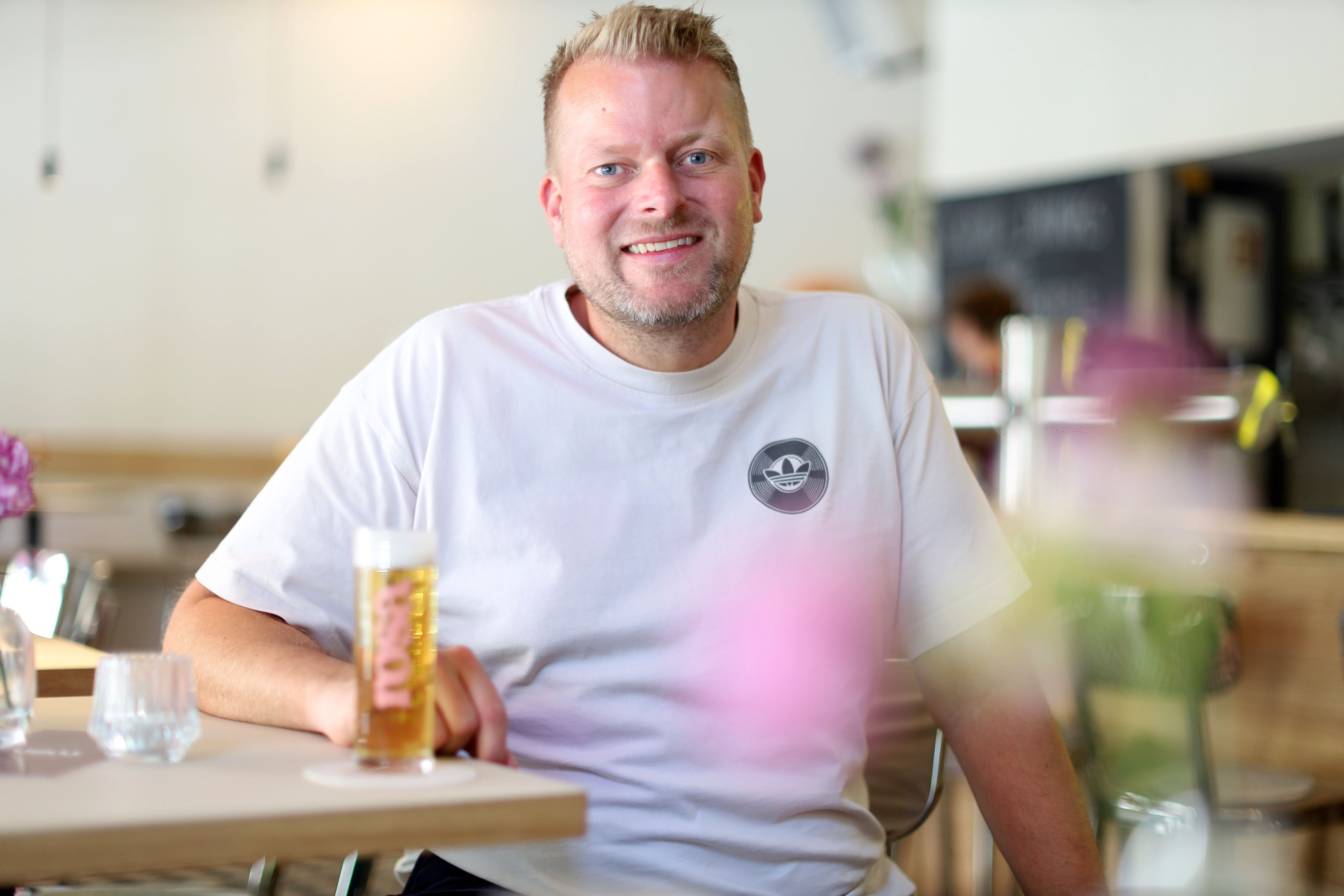 28.05.2026, Köln: Bar Rosa am Brüsseler nach wochenlanger Umbauphase mit neuem Konzept, neuem Logo. Unternehmer Wilke Stromann war vorher stiller Teilhaber und hat den Laden nun komplett übernommen Foto: Arton Krasniqi