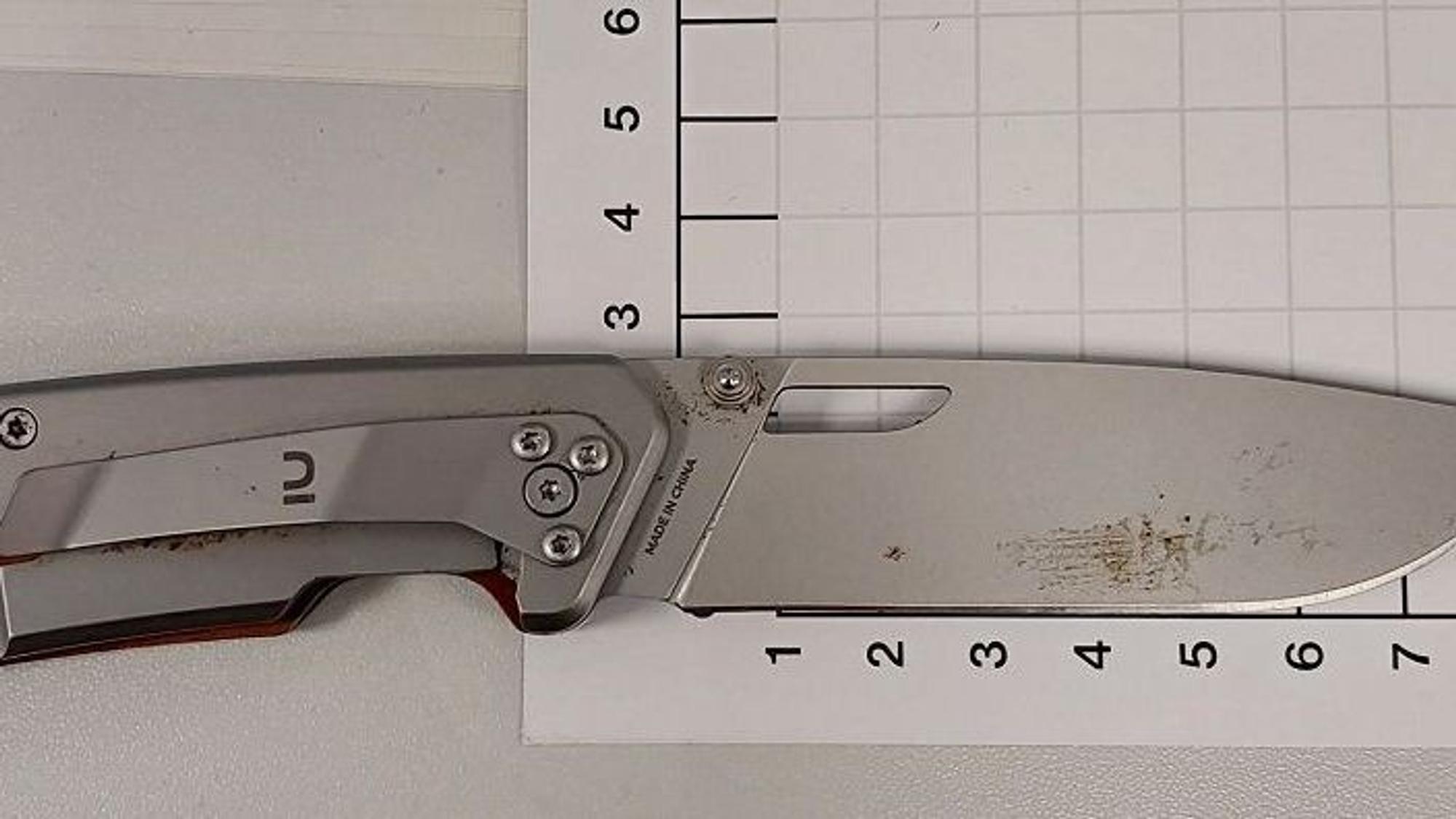 Zwei Messer im Handgepäck am Flughafen Köln/Bonn gefunden.