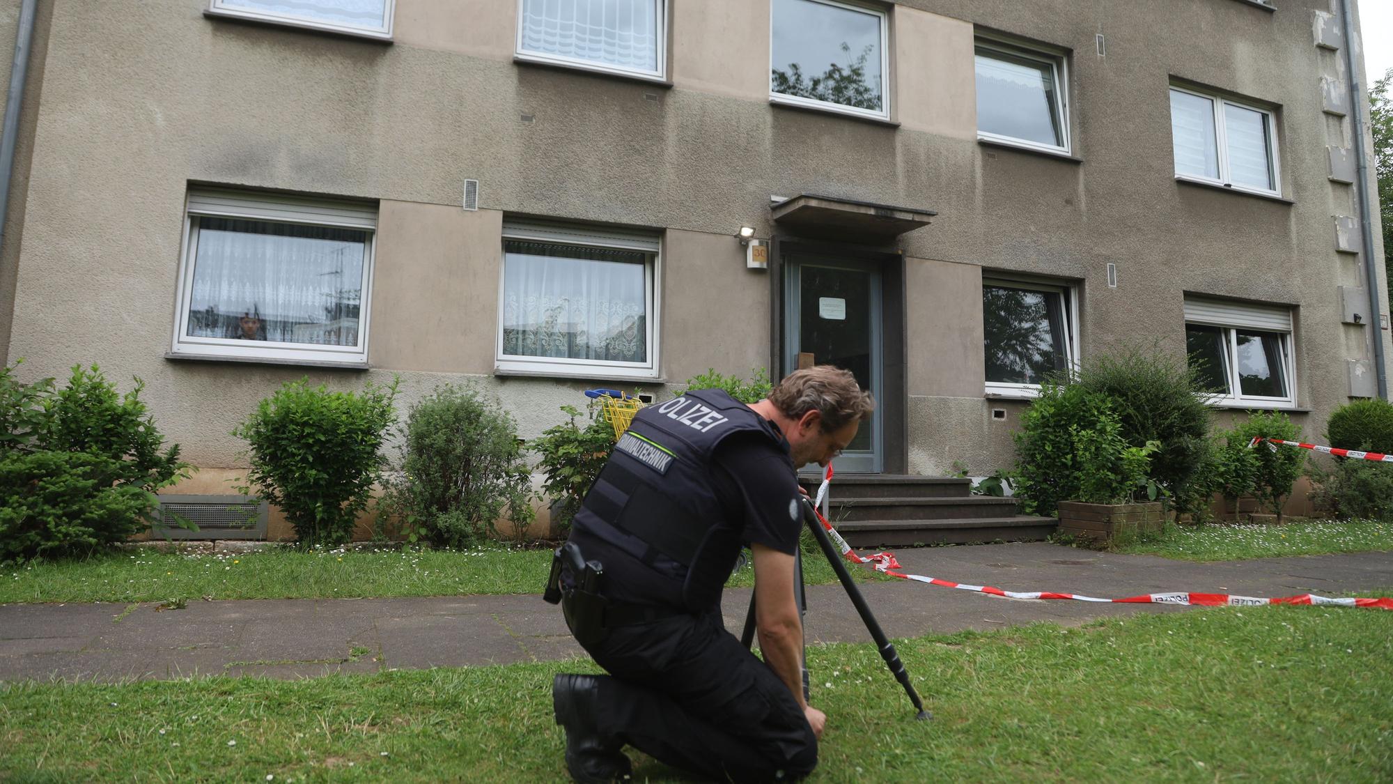 Unbekannte Täter und Täterinnen haben in der Nacht zu Montag Schüsse auf ein Mehrfamilienhaus in Bilderstöckchen abgegeben.