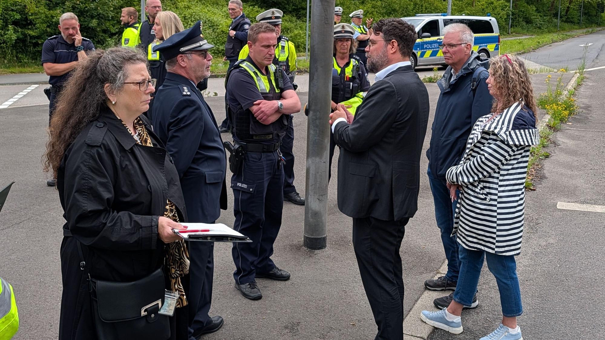 Den Unfallort an der Kreuzung Frechener Straße und Theresienhöhe nahm Anfang Juni eine Strafkammer des Landgerichts Köln mit den Prozessbeteiligten in Augenschein.