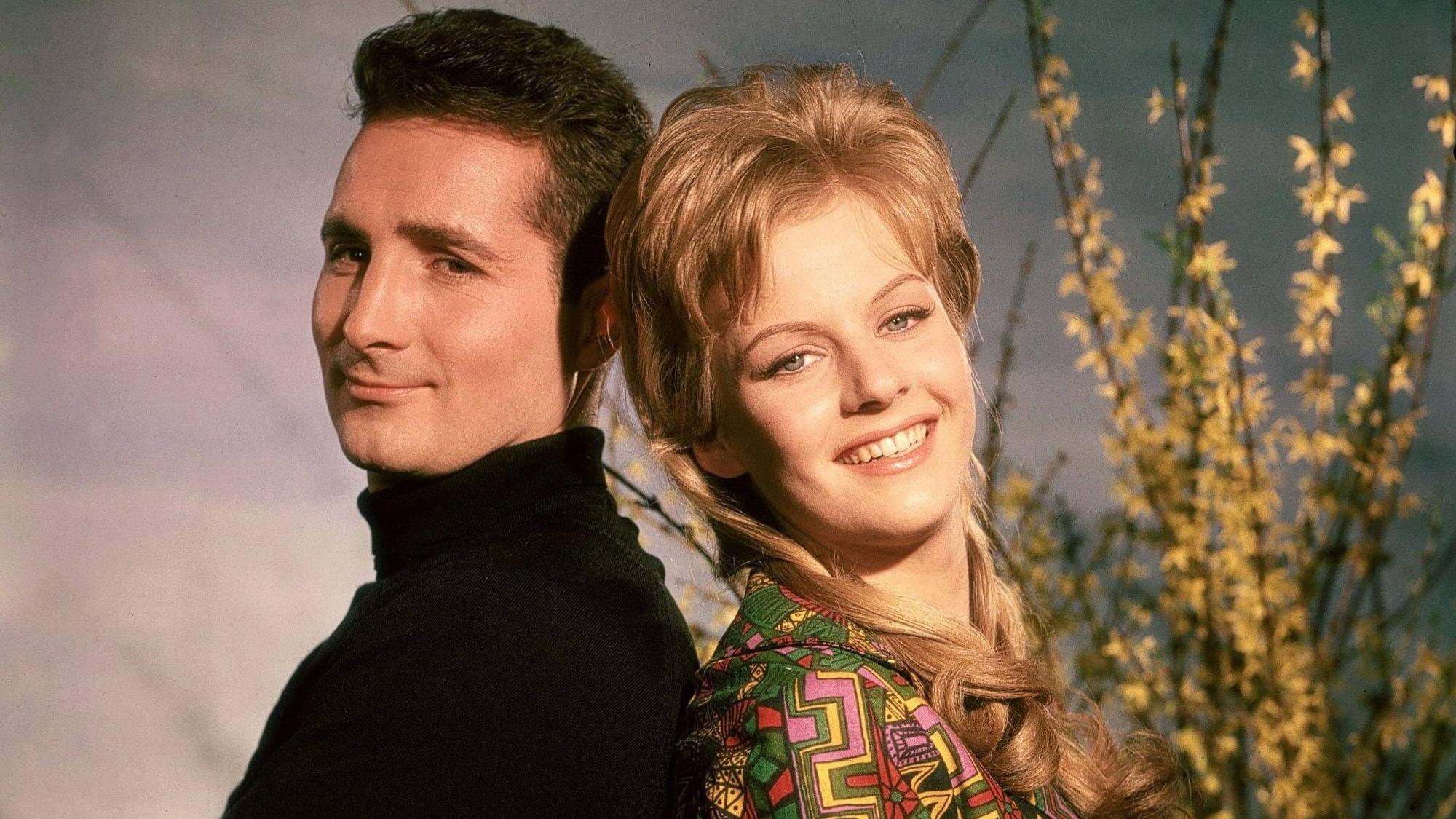 Freddy Quinn und Heidi Brühl im Film „Die Melodie der Nacht“.