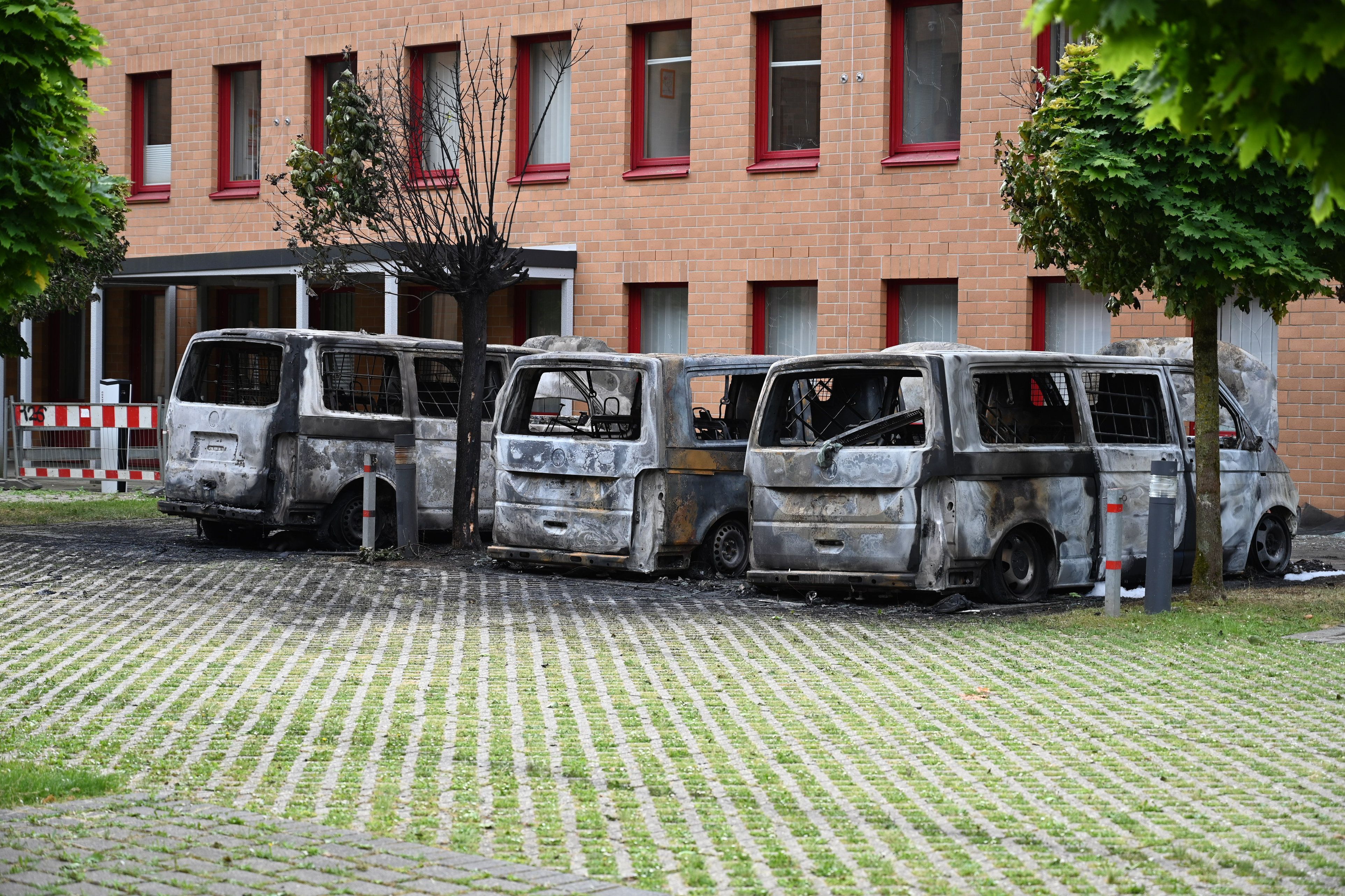 In Bergheim waren an der Kreisverwaltung drei Autos ausgebrannt.