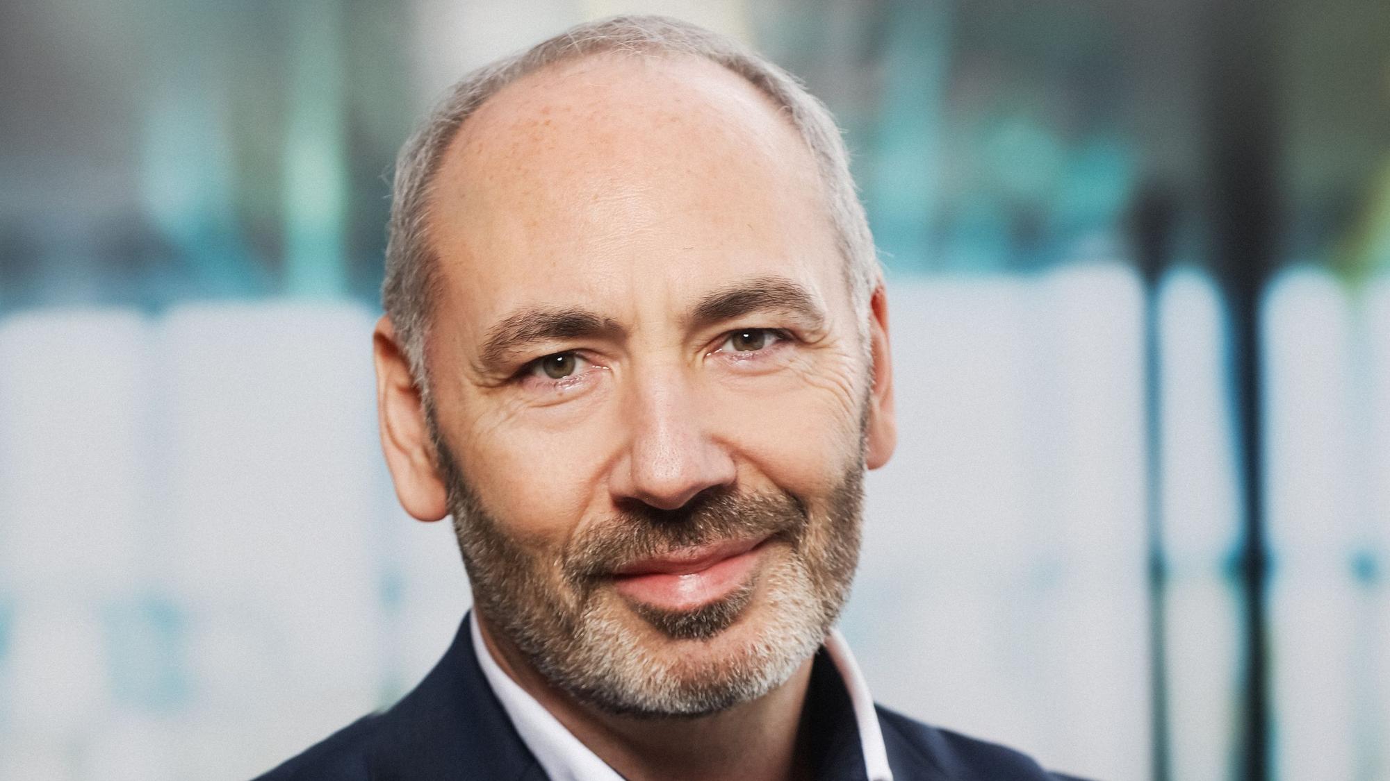 Das Foto zeigt Prof. Michael Schwertel
