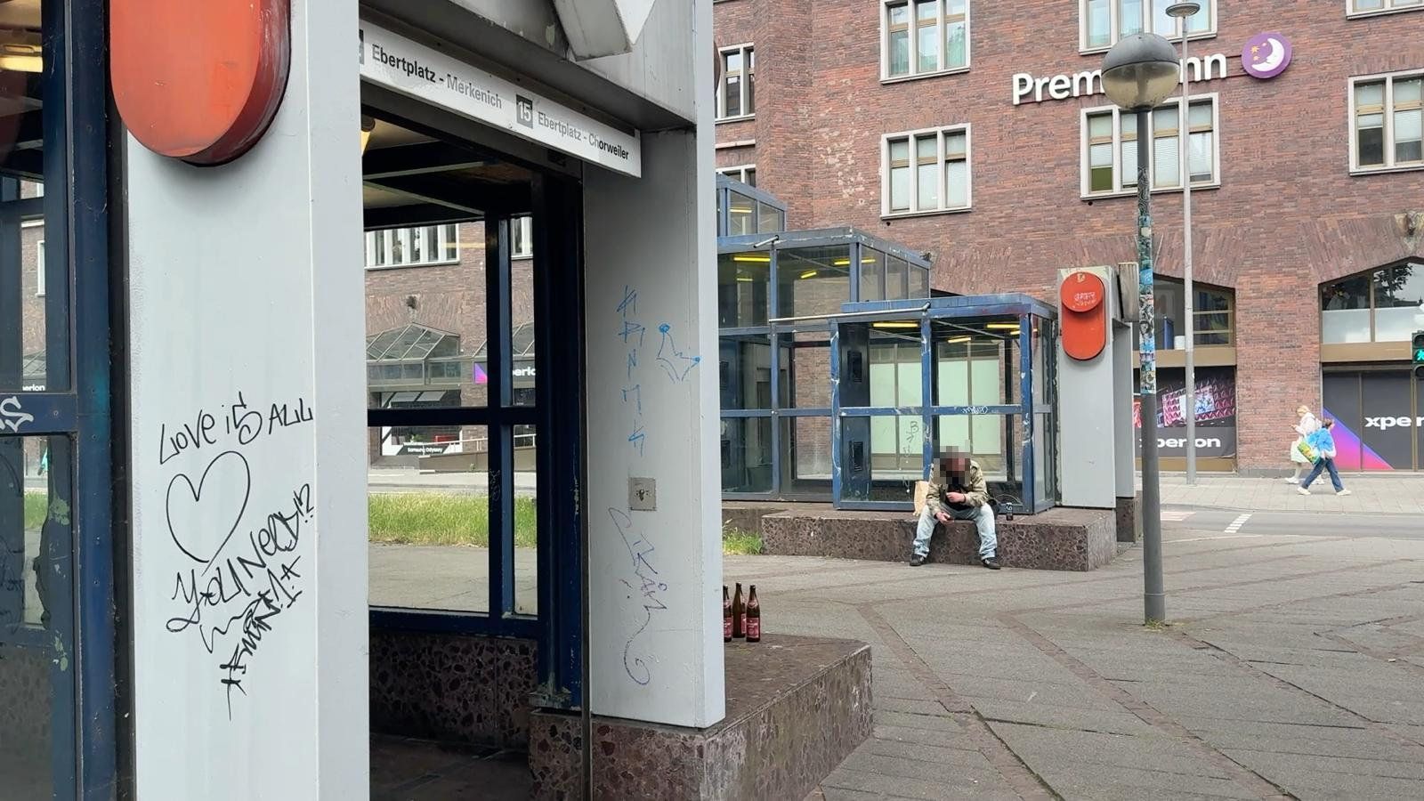 Die Aufzüge der KVB-Haltestelle Hansaring sind ein Aufenthaltsort für die offene Drogenszene geworden.