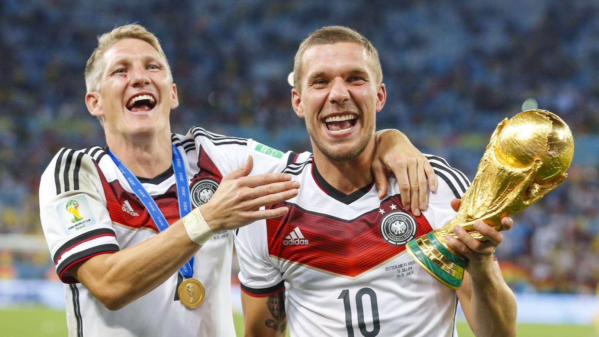 Bastian SCHWEINSTEIGER, DFB 7 Lukas PODOLSKI, DFB 10 Weltmeister WM-Pokal, WM, Trophaee, Trophy, FIFA-WM-Pokal, FIFA World Cup Trophy, Siegertrophaee, Fussball-Weltmeisterschaft, Jubel DEUTSCHLAND - ARGENTINIEN 1-0 n.V. FIFA Fussball WM FINALE Weltmeisterschaft am 13.07.2014 im Maracana Stadion von Rio de Janeiro
Bastian Schweinsteiger DFB 7 Lukas Podolski DFB 10 World Champion World Cup Cup World Cup Trophy Trophy FIFA World Cup Cup FIFA World Cup Trophy Football World Cup cheering Germany Argentina 1 0 n v FIFA Football World Cup Final World Cup at 13 07 2014 in Mara Cana Stadium from Rio de Janeiro