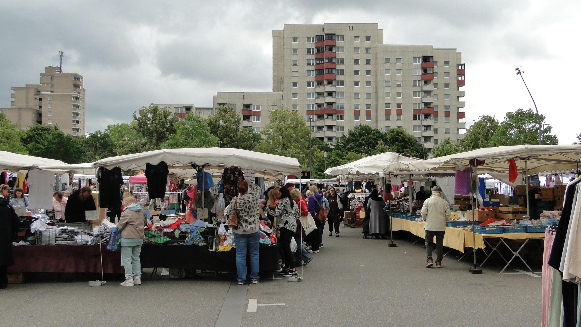 Der Wochenmarkt auf dem Liverpooler Platz findet donnerstags und samstags statt.
