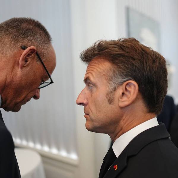 Bundeskanzler Friedrich Merz (CDU, l) und Frankreichs Präsident Emmanuel Macron werden sich beim G7 Gipfel in Evian treffen. Hier ein Foto von ihrer Zusammenkunft beim EU-Westbalkan-Gipfel Anfang Juni.