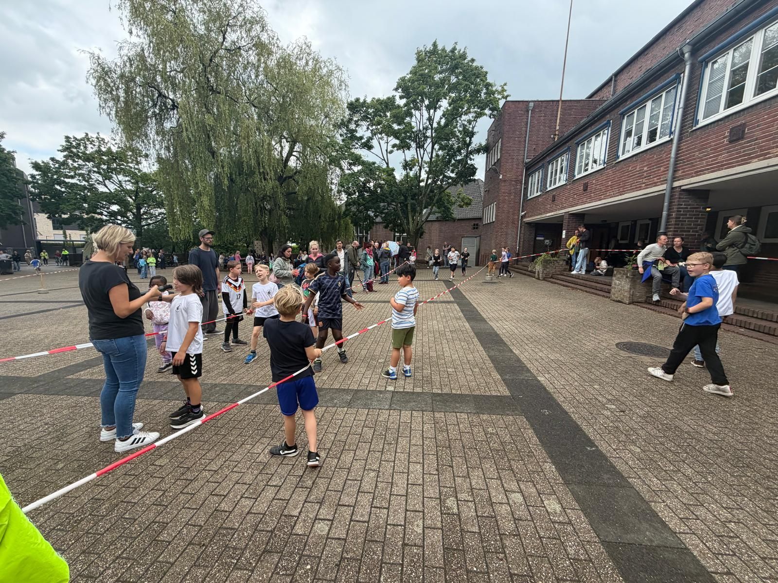 Ein Teil der Strecke führte über den Schulhof.