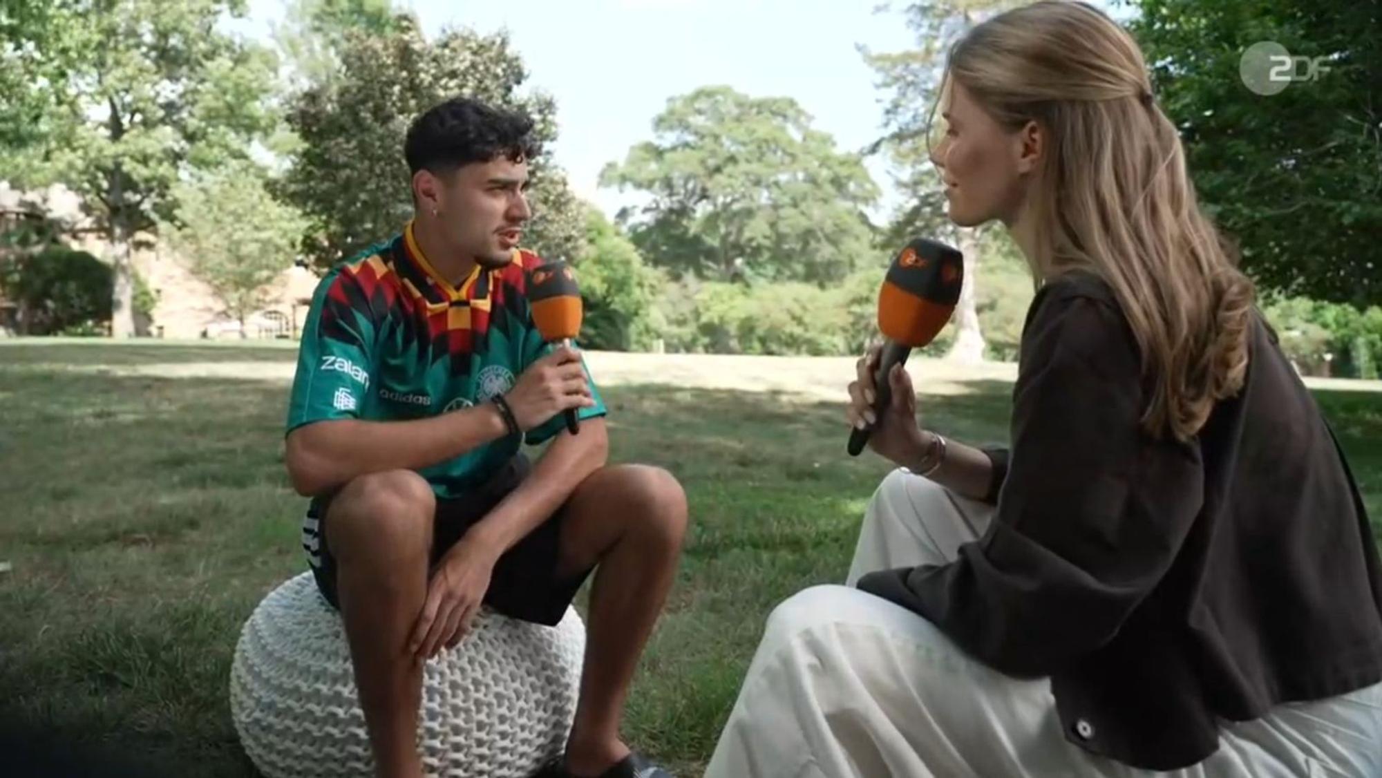 Aleksandar Pavlović gab im Interview mit Lili Engels zu: „Ich kannte Curaçao gar nicht.“ (Bild: ZDF)