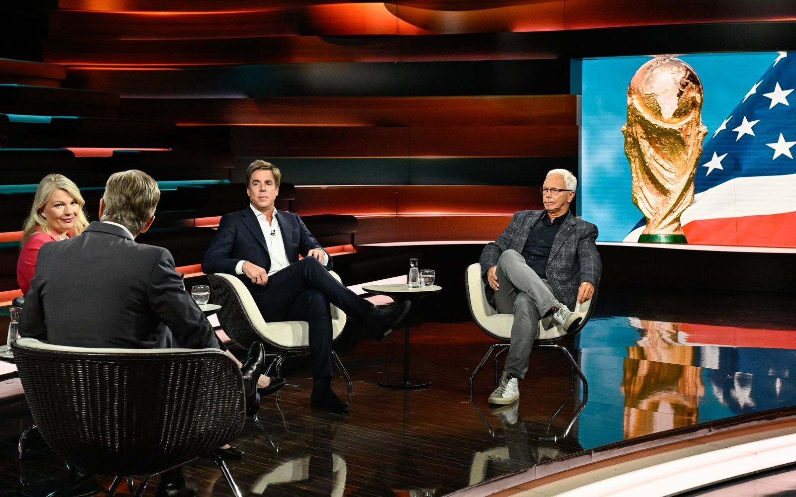 Nicht nur die Tickets für die Fußball-WM sind extrem teuer. Alleine für das Parken werden in vielen US-Standorten Hunderte von Dollar fällig. (Bild: ZDF / Markus Hertrich)
