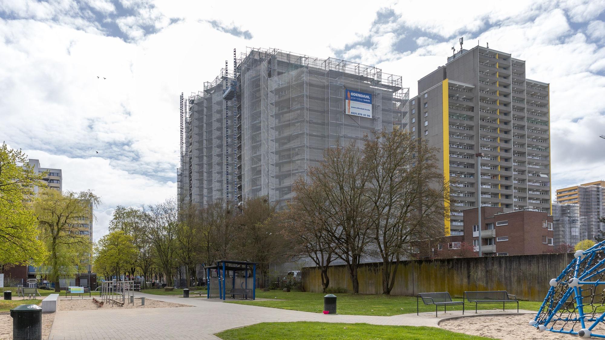 31.03.2026: Für Serie über abgehängte Stadtteile: Wir treffen Anwohner die in einer der "Problemhochhäuser" auf der Osloerstraße 2 in Chorweiler wohnt. Foto: Martina Goyert