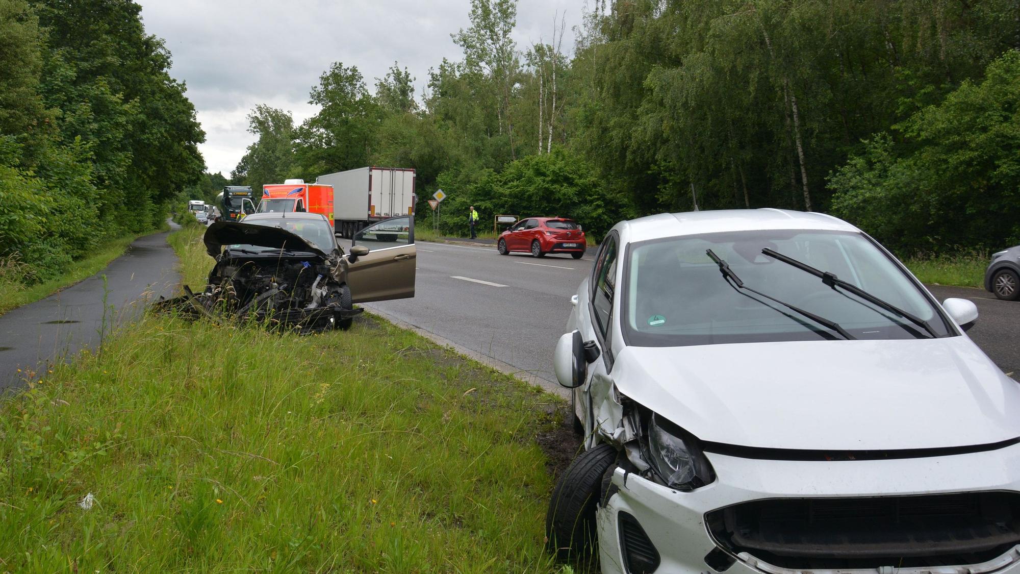 Die beiden Unfallautos waren nicht mehr fahrtüchtig.