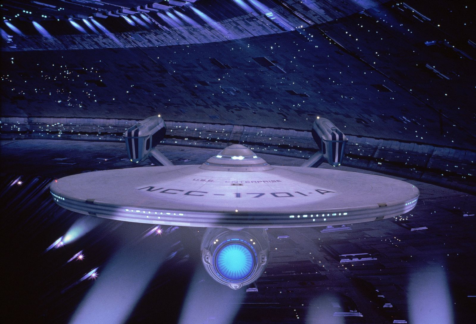 Ein Hilferuf der Erde erreicht die Enterprise. Ihr Heimatplanet wird von einer Sonde bedroht.  (Bild: ZDF/Bruce Birmelin)