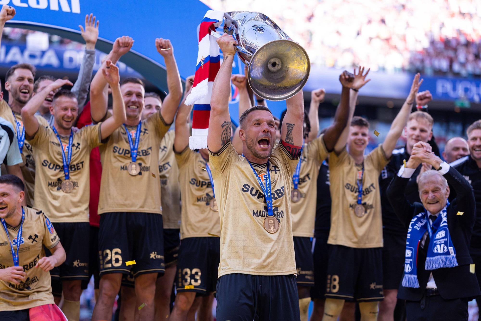 Lukas Podolski feierte Anfang Mai mit Traditionsklub Gornik Zabrze den Pokalsieg in Polen.