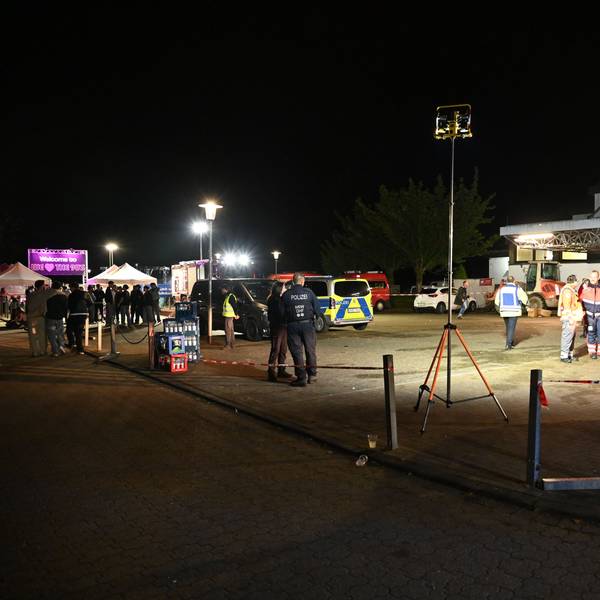 Ein Großaufgebot von Polizei und Rettungskräften war nach Elsdorf ausgerückt.
