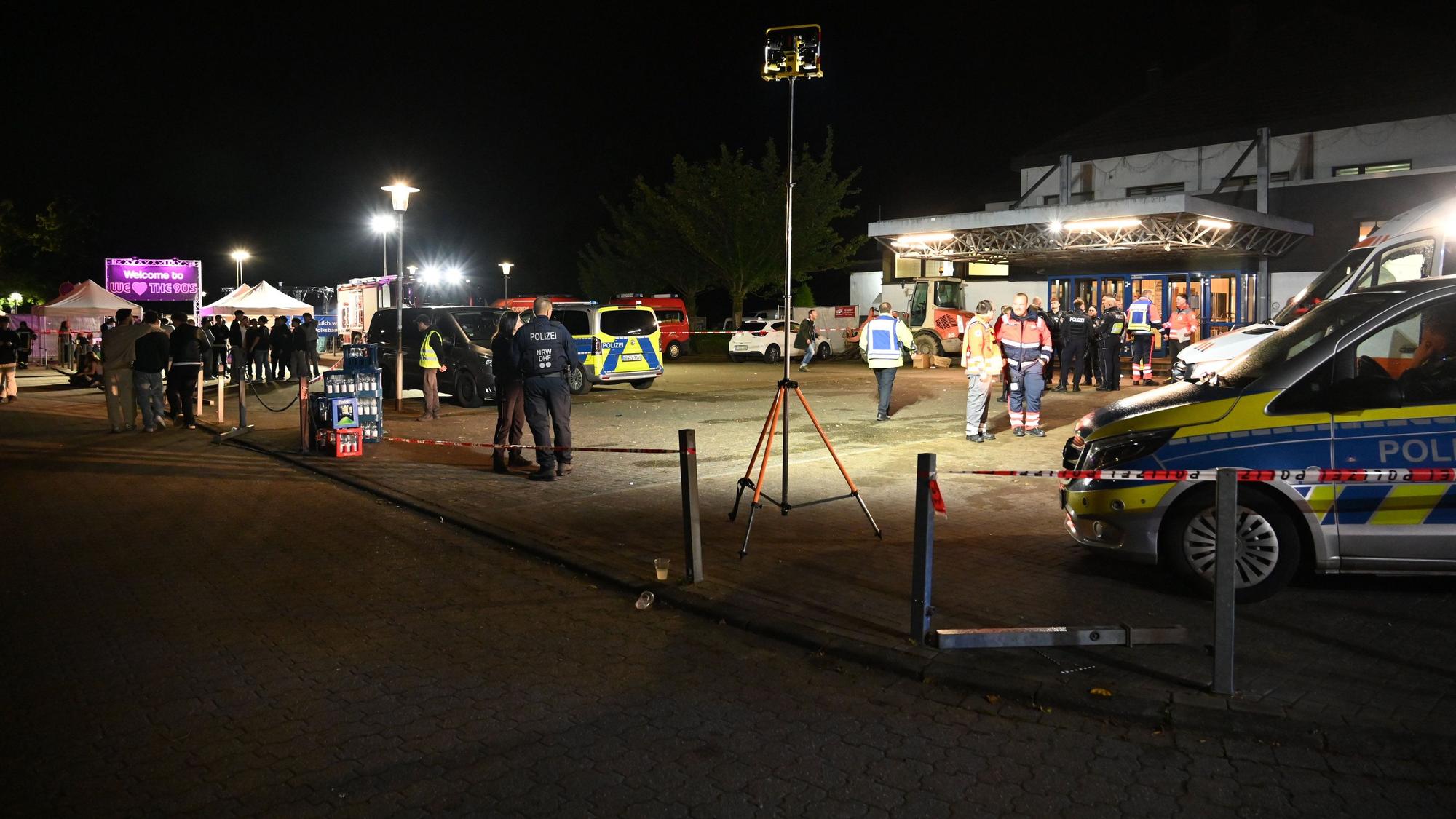 Ein Großaufgebot von Polizei und Rettungskräften war nach Elsdorf ausgerückt.