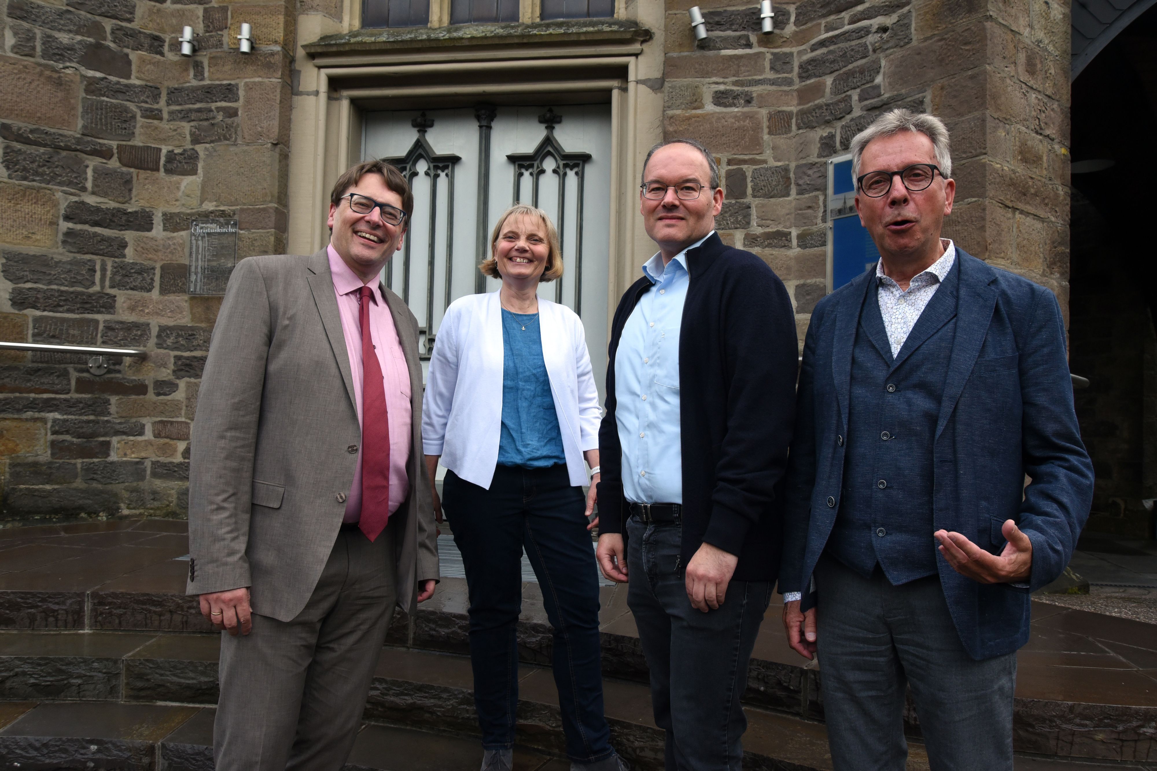 Das Foto zeigt (von links) Superintendent Michael Braun, Kirsti Greier, Marc Platten und Andreas Spierling.