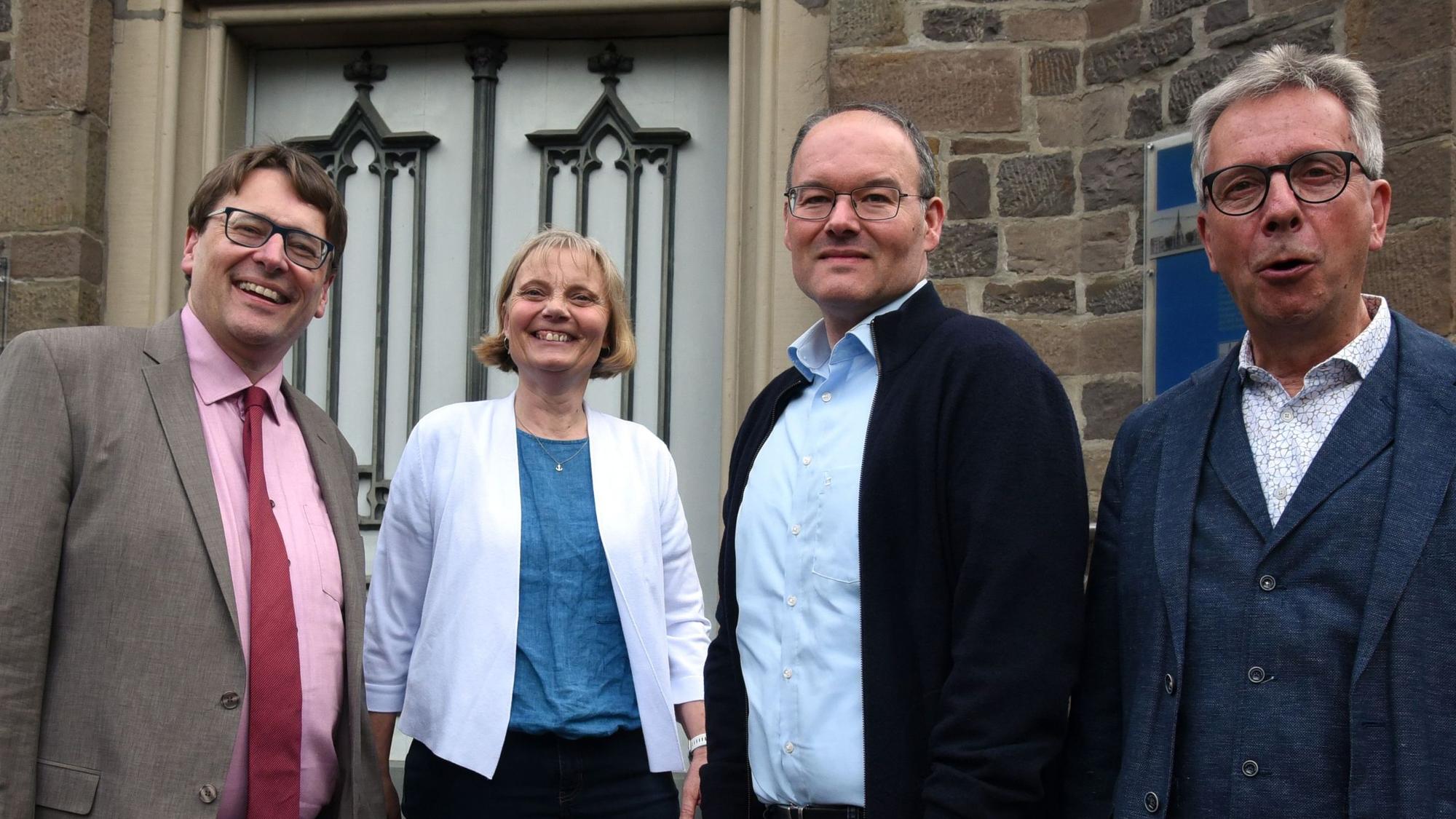 Das Foto zeigt (von links) Superintendent Michael Braun, Kirsti Greier, Marc Platten und Andreas Spierling.