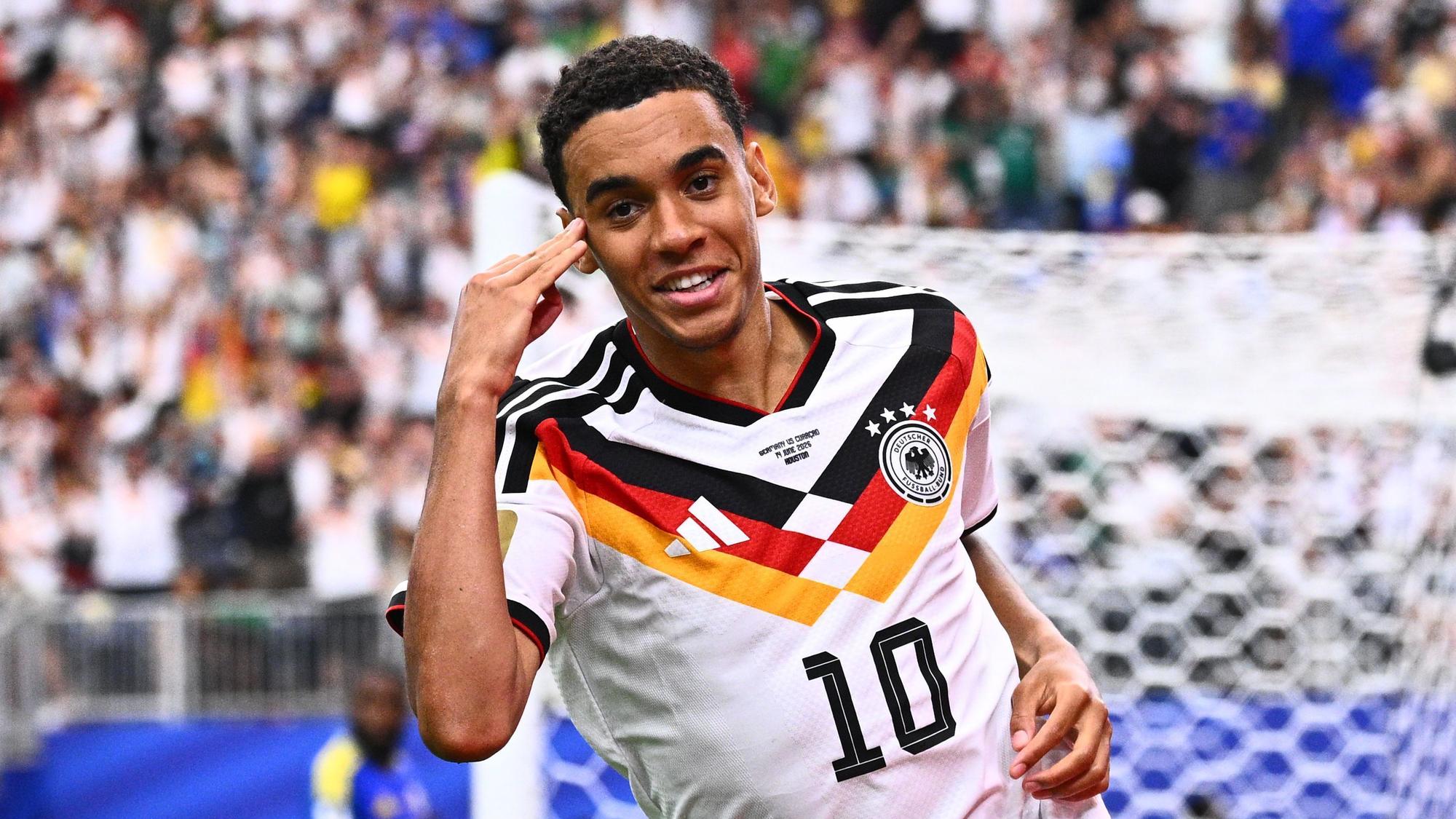 Jamal Musiala (Deutschland) bejubelt sein Tor zum 4:1.
