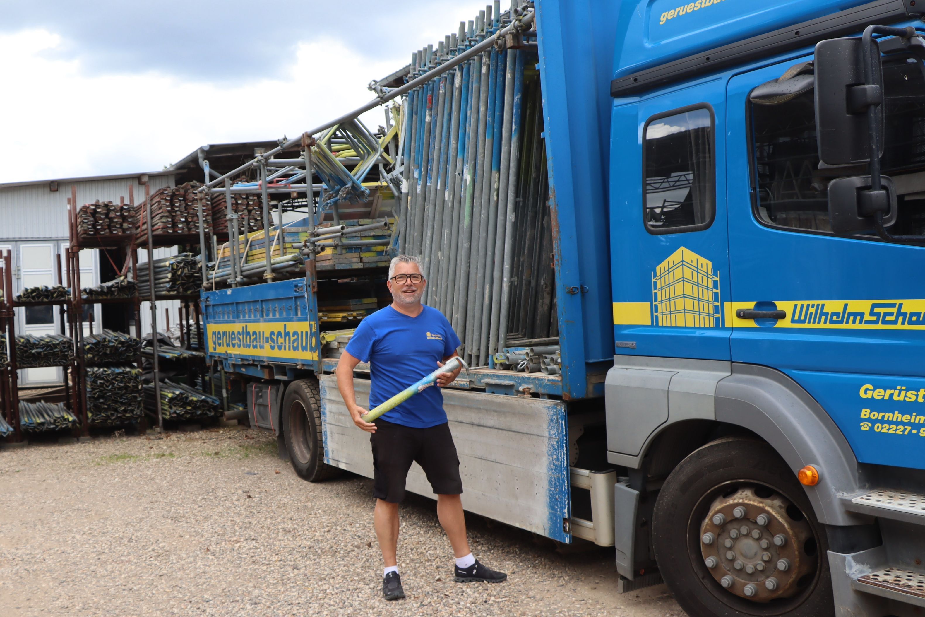 Für den Transport der Gerüste braucht Gerüstbauer Wilhelm Schaub große Lkw - mitunter auch ganz große.Und die müssen nun weite Umwege fahren.