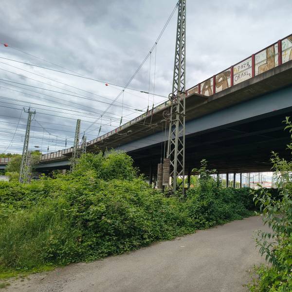 die Autobahnbrücke Eifeltor