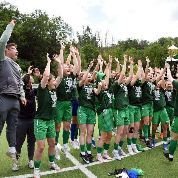 Jubelszene einer Frauen-Fußballmannschaft