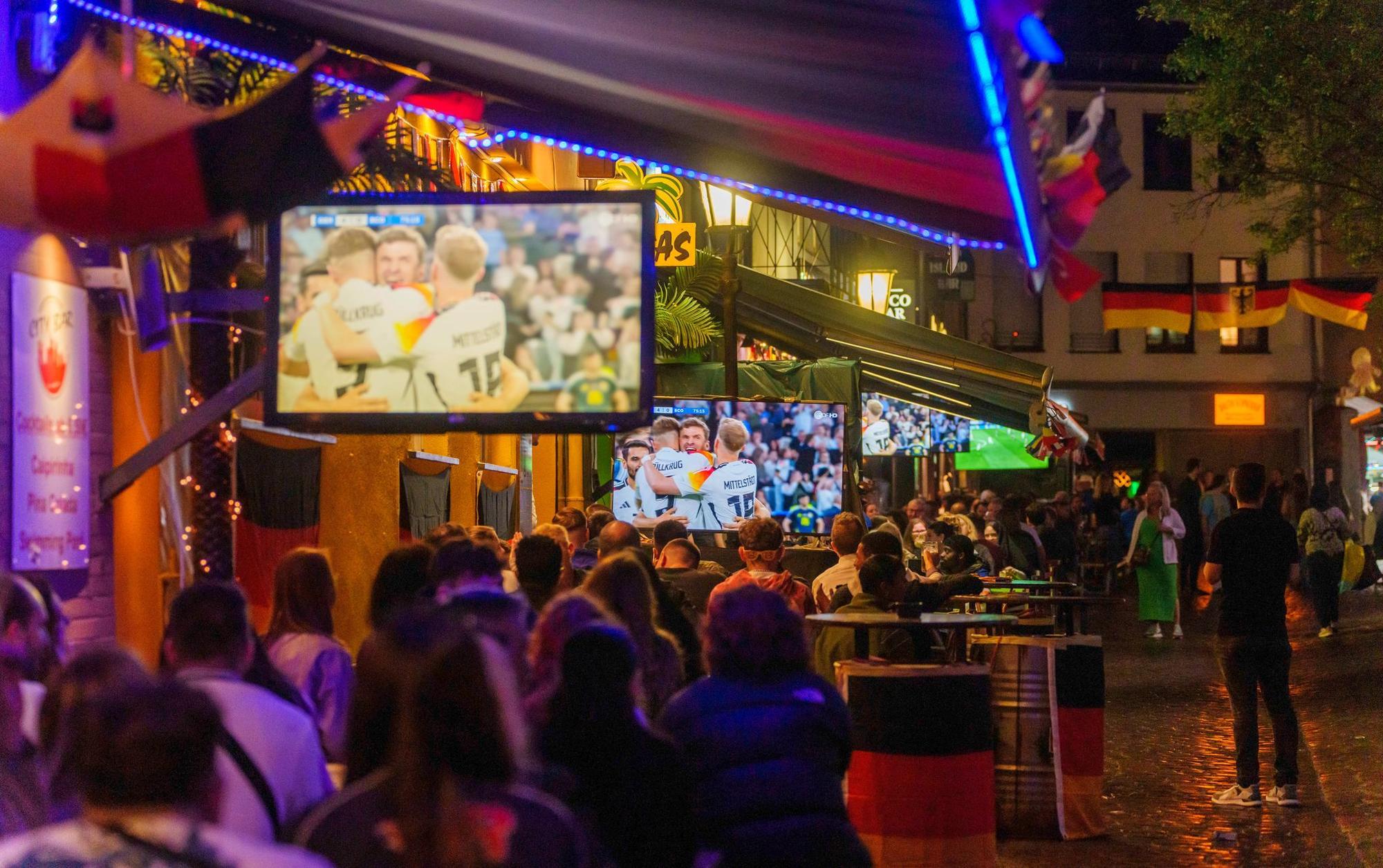 Public Viewing