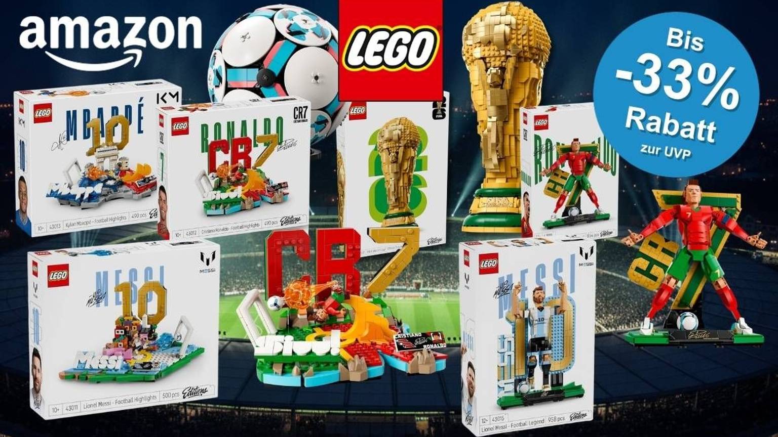 Produktübersicht LEGO Editions Fußball-Sets bei Amazon: Zu sehen sind Verpackungen und Modelle der Sets Mbappé Football Highlights, Ronaldo Football Highlights, Messi Football Highlights, Messi Football Legend sowie der LEGO-Nachbau des offiziellen FIFA-Pokals, alle mit Rabattbadge bis zu 33 Prozent.