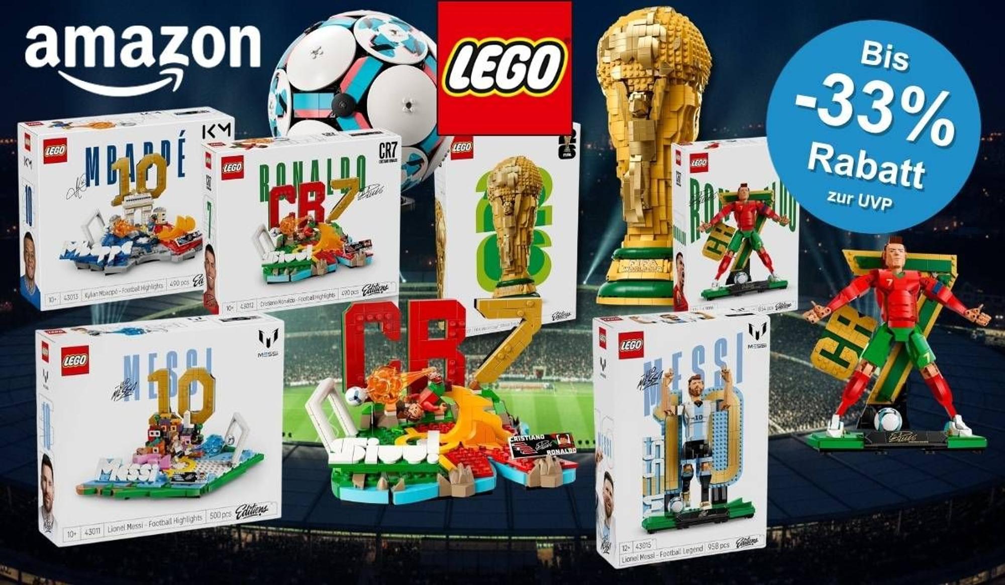 Produktübersicht LEGO Editions Fußball-Sets bei Amazon: Zu sehen sind Verpackungen und Modelle der Sets Mbappé Football Highlights, Ronaldo Football Highlights, Messi Football Highlights, Messi Football Legend sowie der LEGO-Nachbau des offiziellen FIFA-Pokals, alle mit Rabattbadge bis zu 33 Prozent.