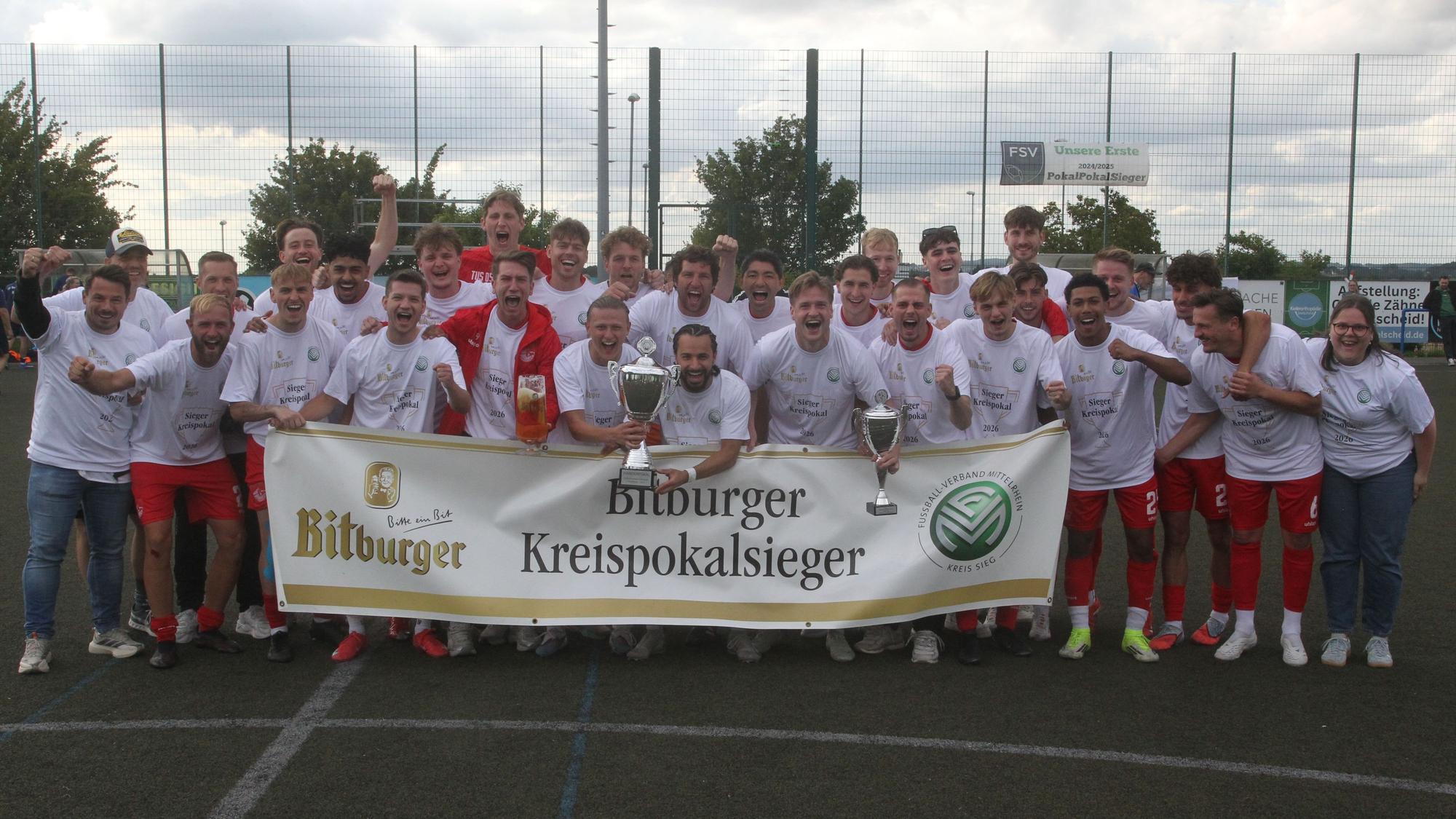 Im Endspiel des Kreispokals gewinnt der TuS Oberpleis mit 3:2 gegen den SV Bergheim.