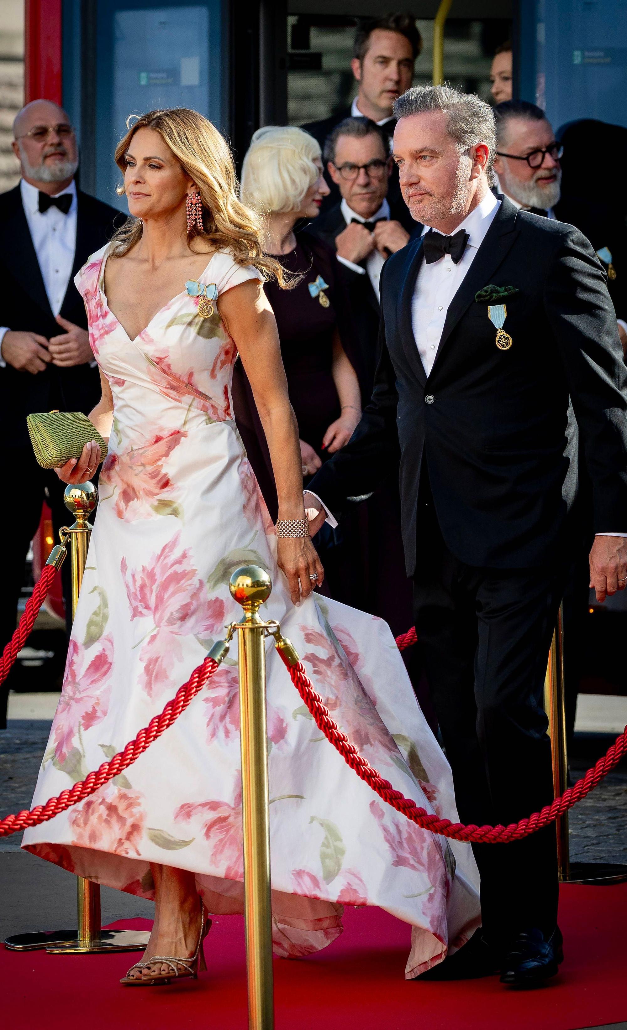 Prinzessin Madeleine und ihr Ehemann Chris O’Neill treffen an der Königlichen Oper ein. Zu Ehren des schwedischen Königspaares fand dort am Abend ein festliches Konzert anlässlich der goldenen Hochzeit statt.