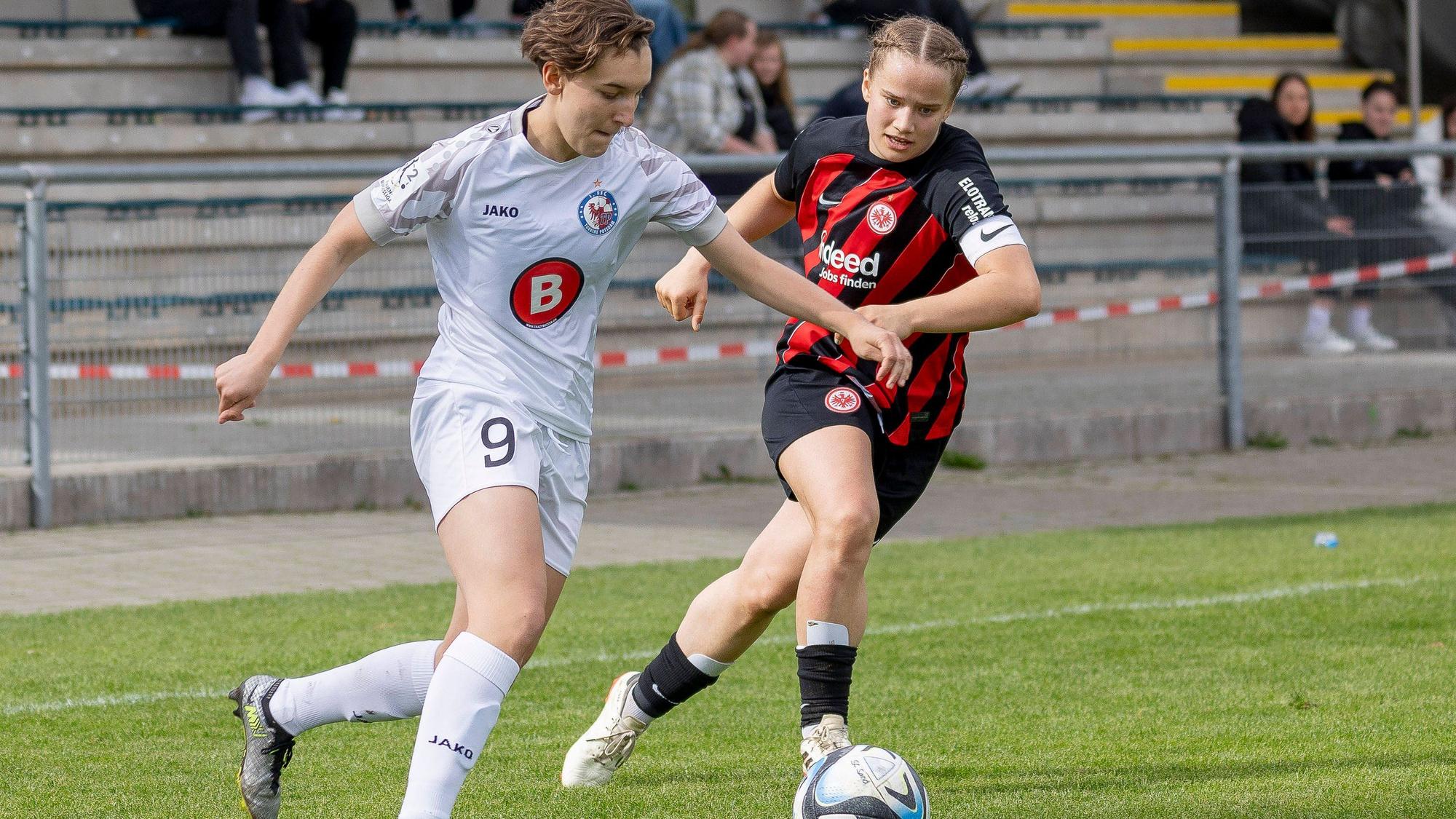 2. Frauen Bundesliga: Eintracht Frankfurt II - 1. FFC Turbine Potsdam, 31.03.2024 Pauline Deutsch 1. FFC Turbine Potsdam 9 mit Bll & Paulina Platner Eintracht Frankfurt II 16, Eintracht Frankfurt II - 1. FFC Turbine Potsdam, Frankfurt, Stadion am Brentanobad, 31.3.2024 *** 2 Womens Bundesliga Eintracht Frankfurt II 1 FFC Turbine Potsdam, 31 03 2024 Pauline Deutsch 1 FFC Turbine Potsdam 9 with Bll Paulina Platner Eintracht Frankfurt II 16 , Eintracht Frankfurt II 1 FFC Turbine Potsdam, Frankfurt, Stadion am Brentanobad, 31 3 2024 Copyright: xBEAUTIFULxSPORTS/Gawlikx
