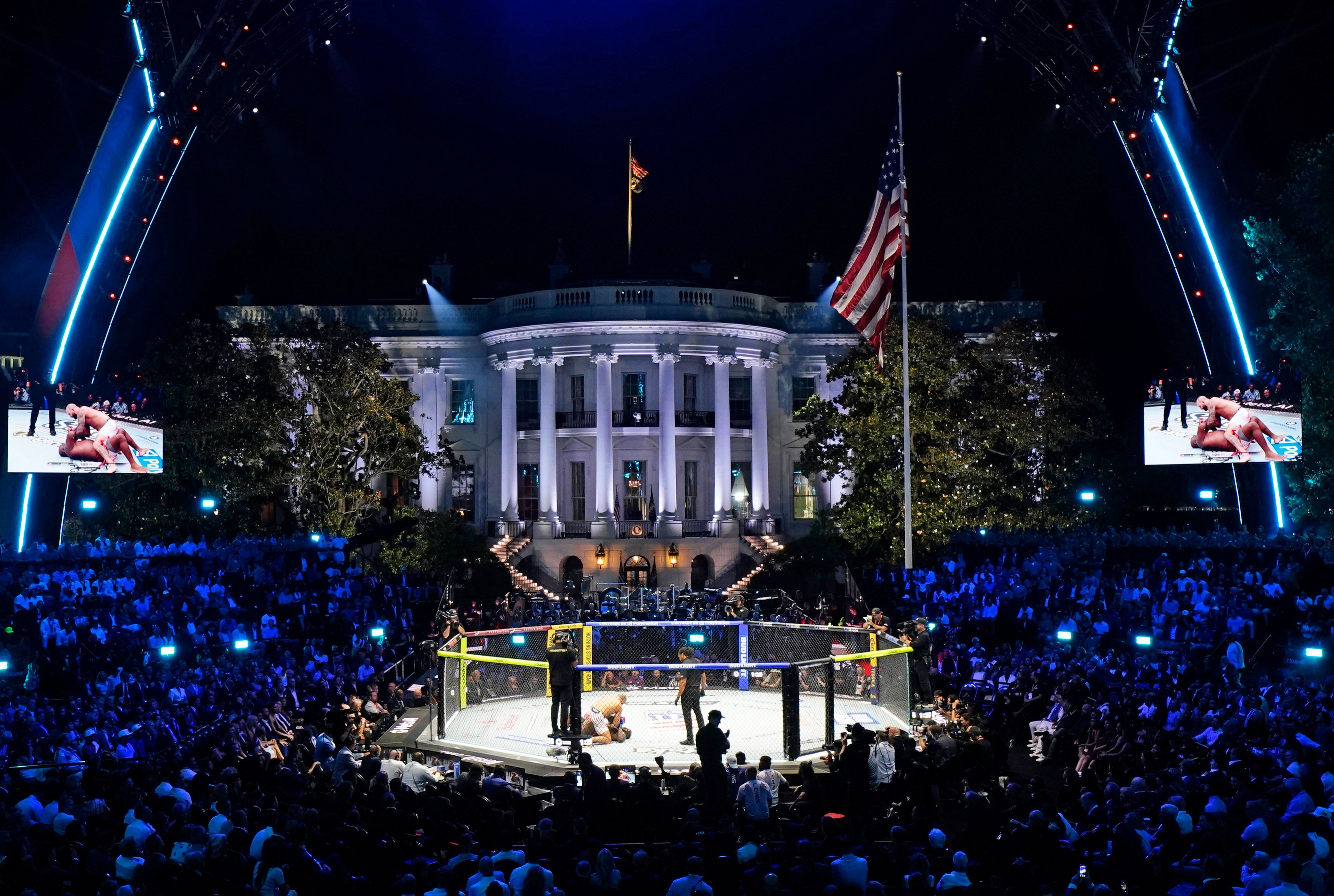 Vor dem Weißen Haus ließ Donald Trump UFC-Kämpfer antreten.