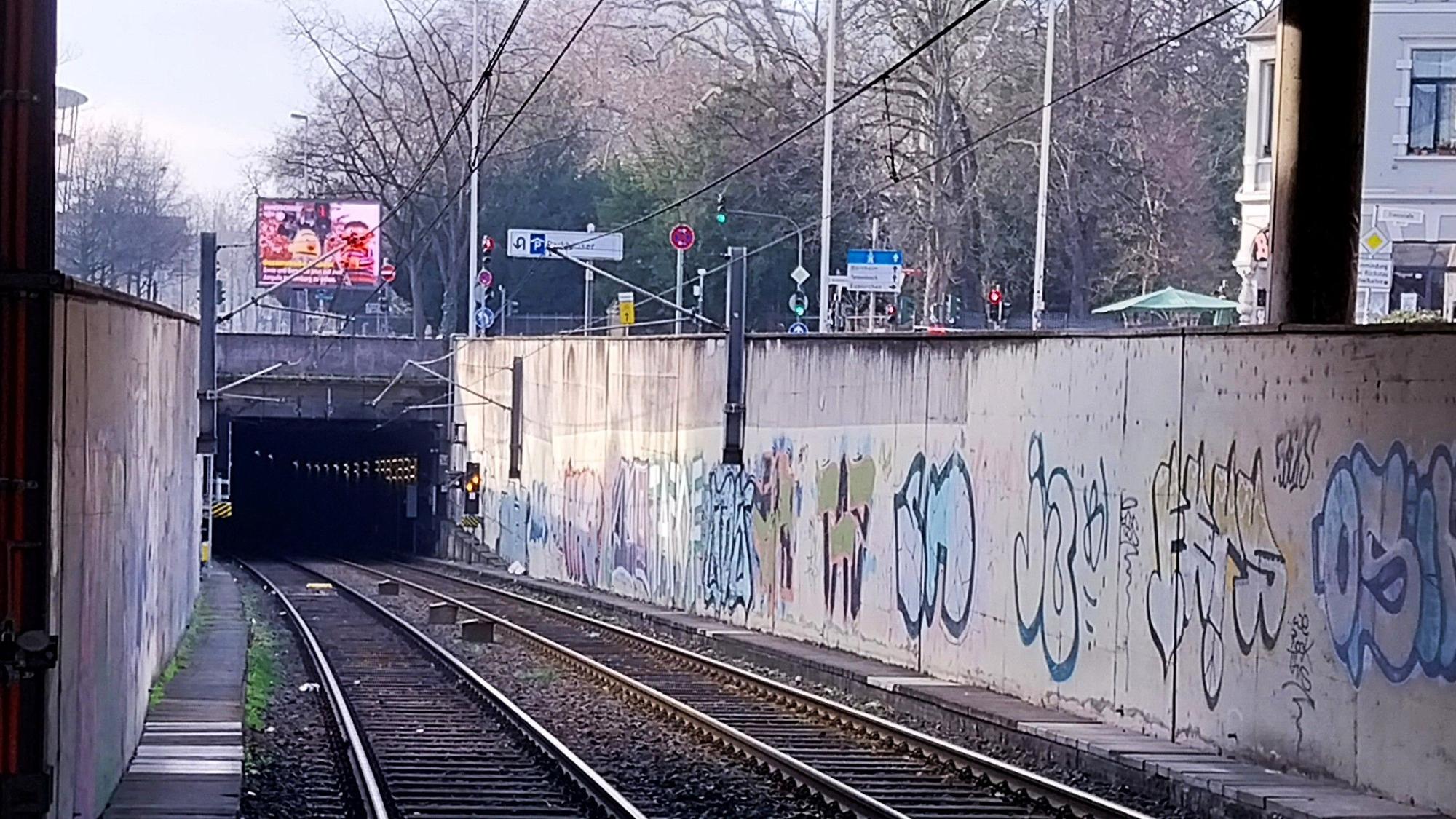Ein U-Bahn-Tunnel am Stadthaus in Bonn, der im Ernstfall als Schutzraum für die Bevölkerung dienen kann.