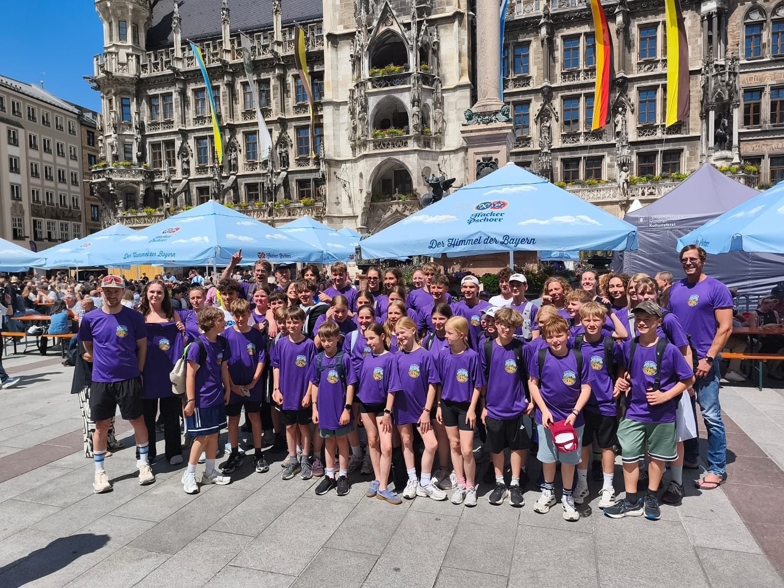 Die Gruppe wurde am Marienplatz von Familie, Freunden und Bekannten empfangen.