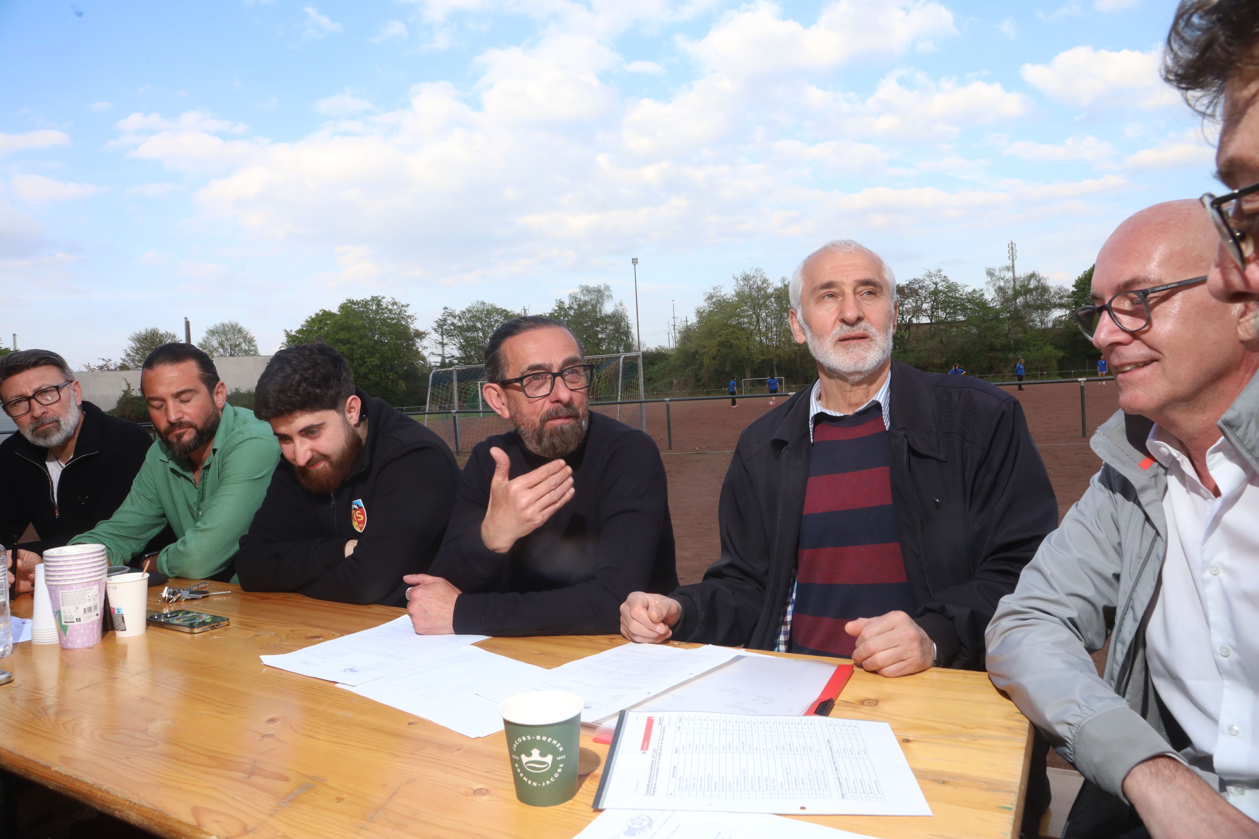 16.04.2026, Köln: Serie abgehängte Stadtteile: Sportvereinen in Buchforst laufen Jugendliche weg, da Aschenplatz nicht saniert wird. Foto: Arton Krasniqi