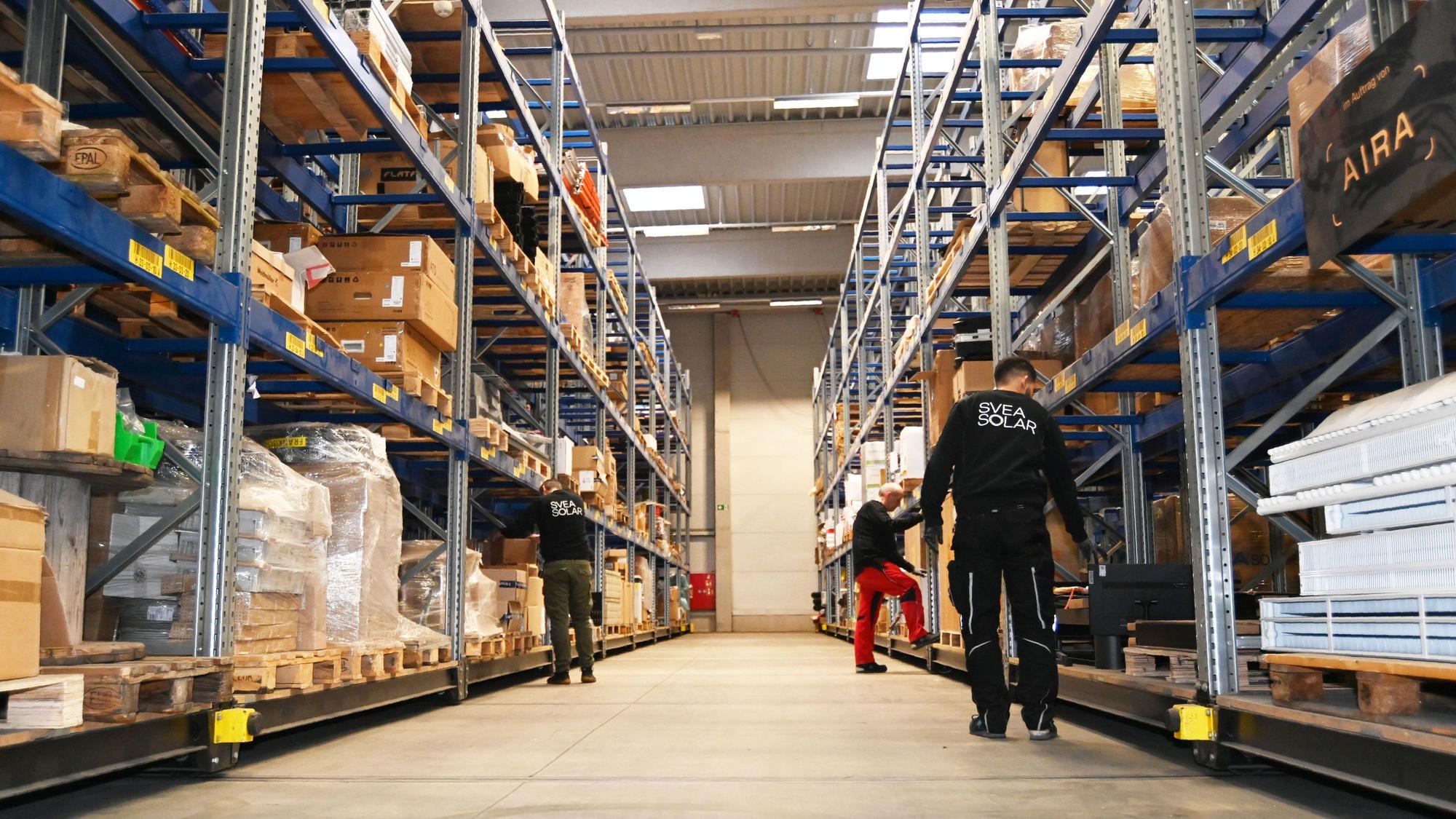 Blick in die Lagerhalle eines Kölner IKEA.